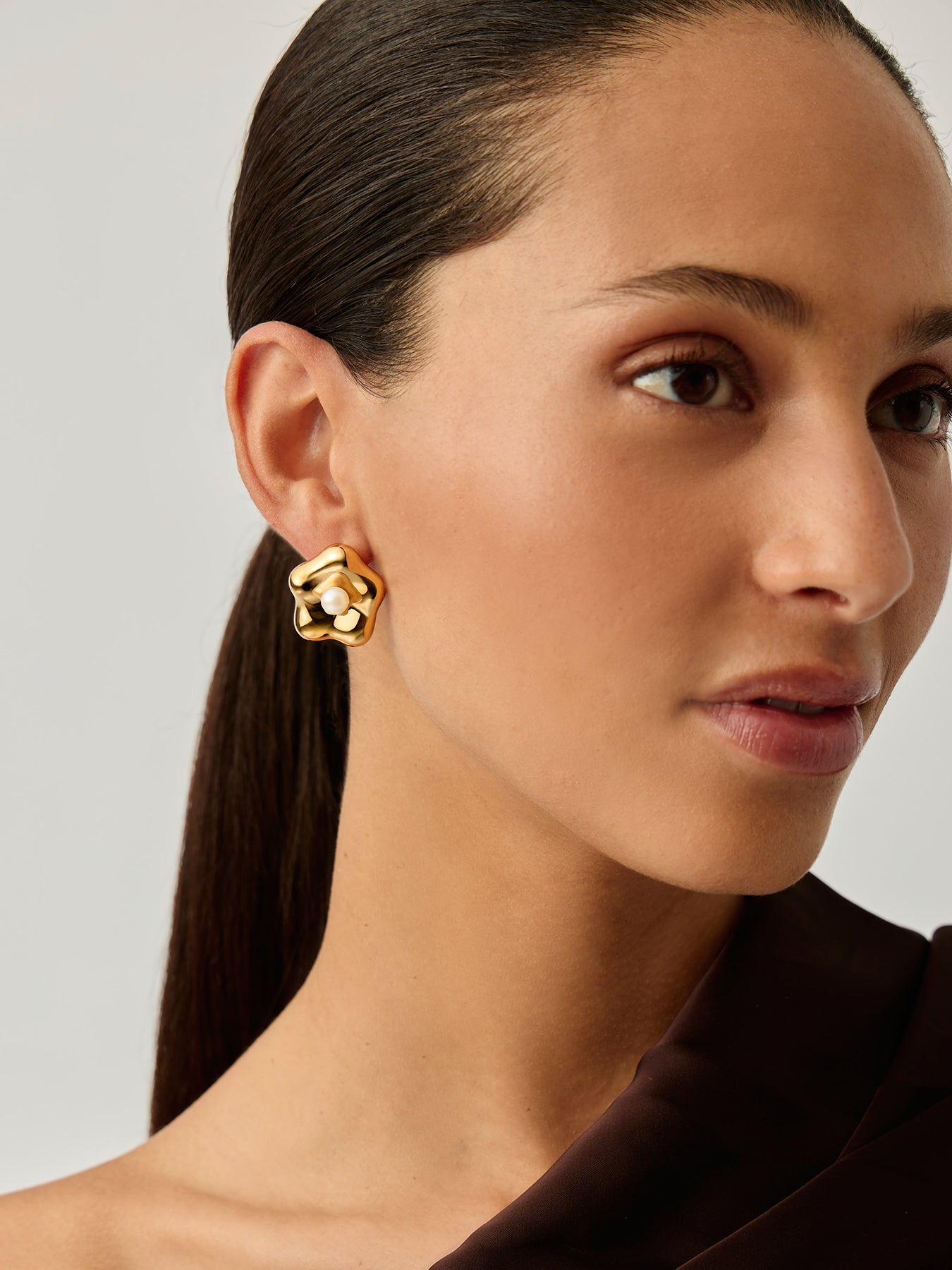 Eny Lee Parker Pearl Flower Studs