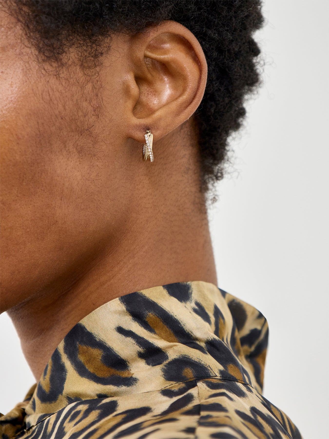 15mm Twisted Rope Pavé Hoop Earrings Gold
