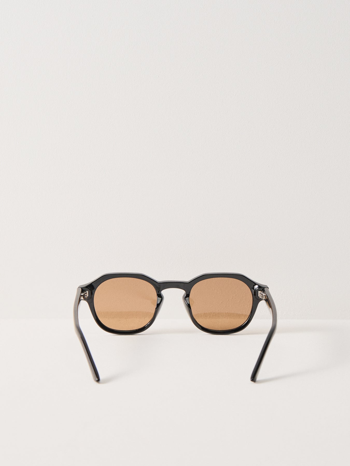 AKJAERBEDE Zan Sunglasses Black