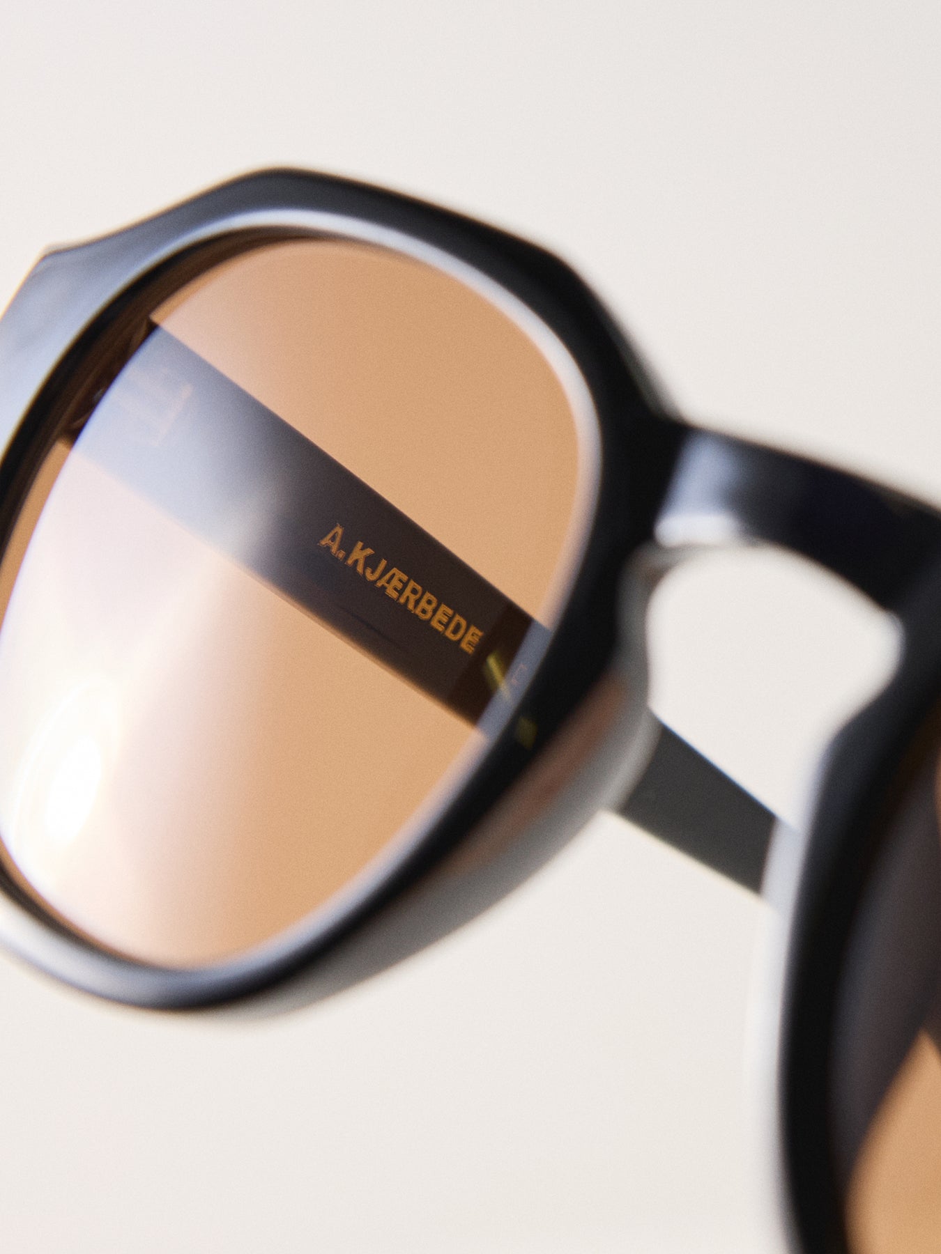 AKJAERBEDE Zan Sunglasses Black