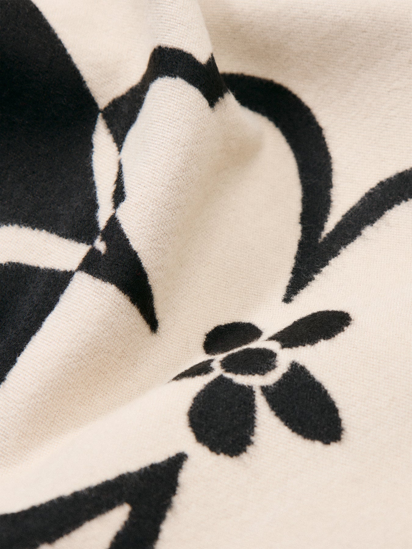 Megan Scarf Black Cream