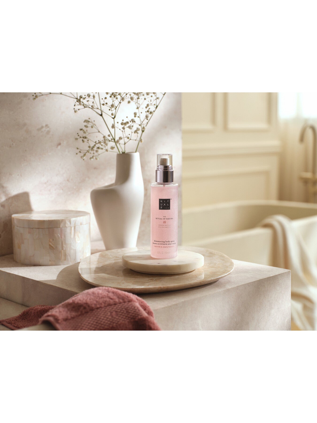 The Ritual of Sakura Shimmering Body Spray 150ml