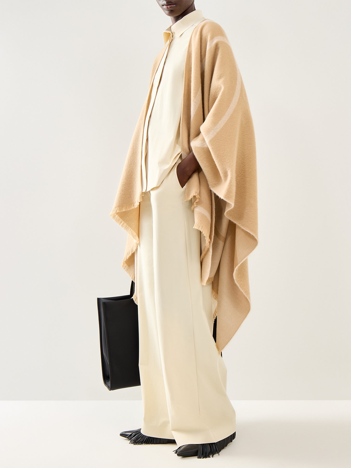 Giudea Tonal Graphic Cape Sand