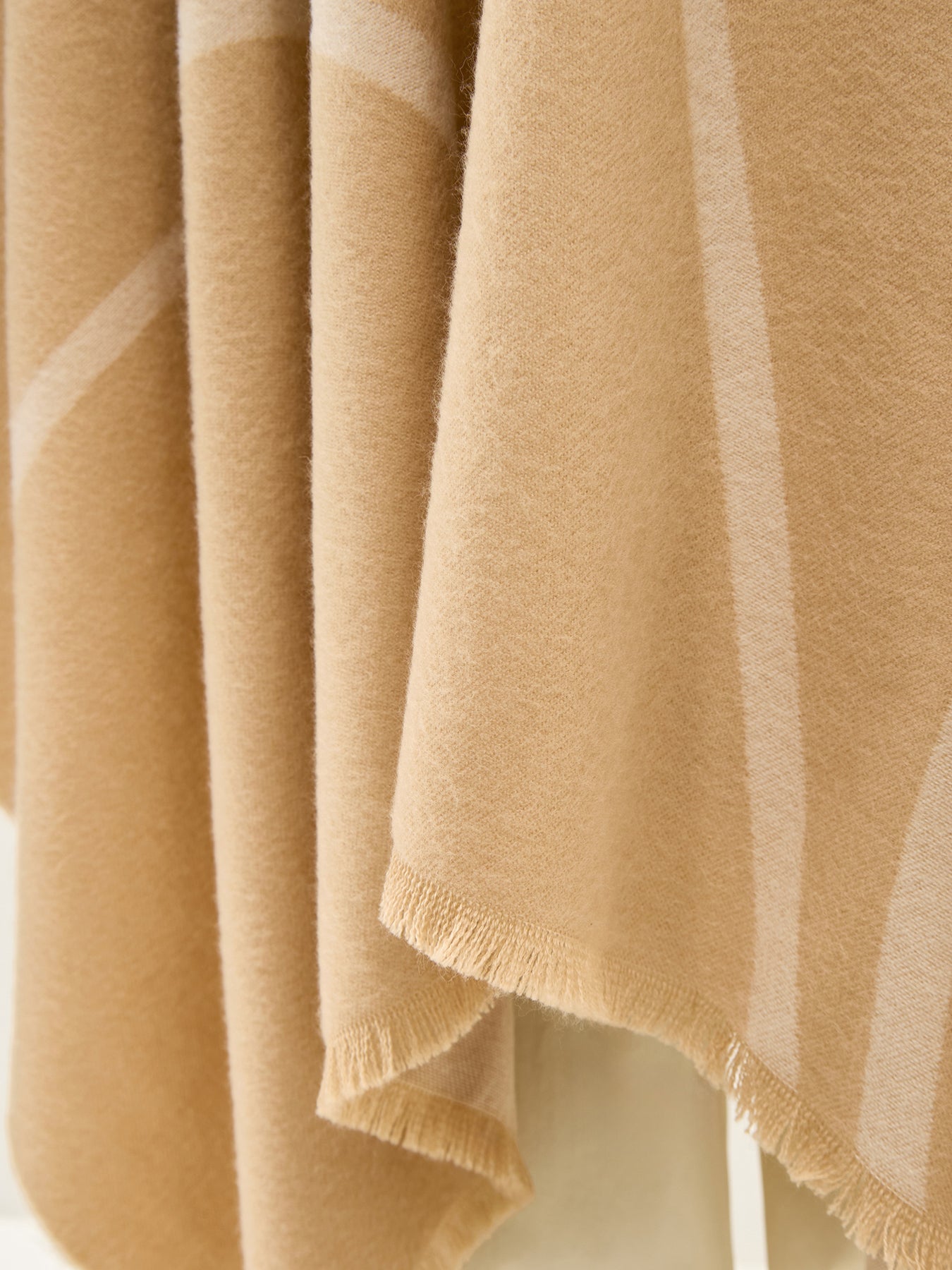 Giudea Tonal Graphic Cape Sand