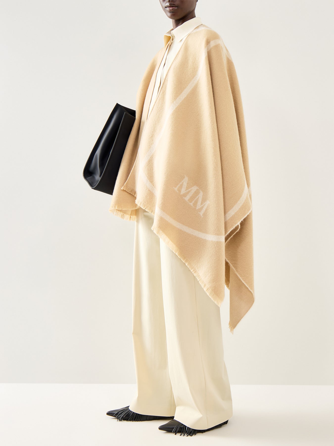 Giudea Tonal Graphic Cape Sand
