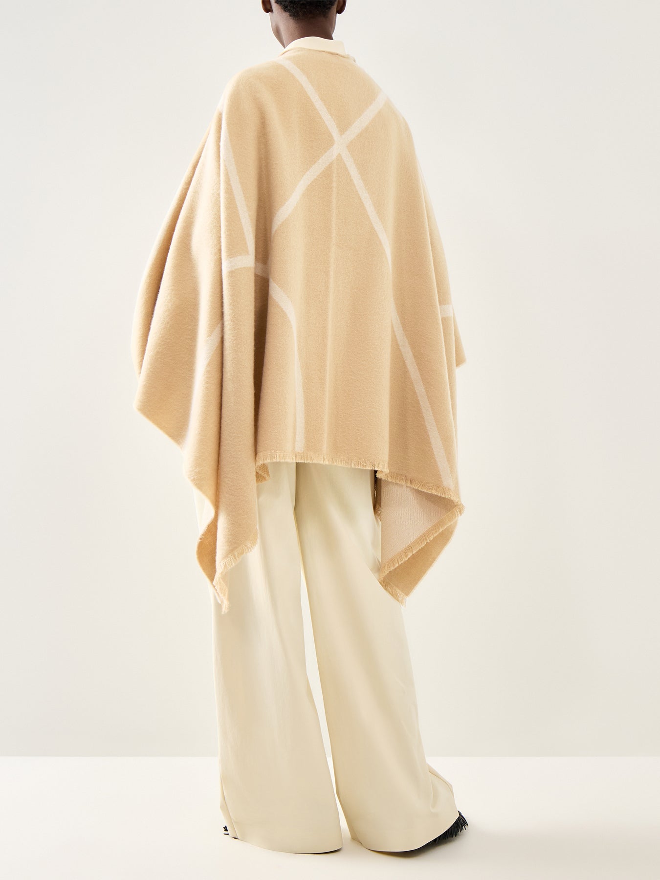 Giudea Tonal Graphic Cape Sand