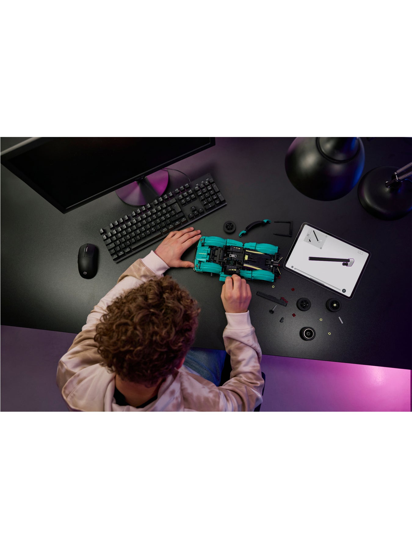 Aston Martin Valkyrie 42208