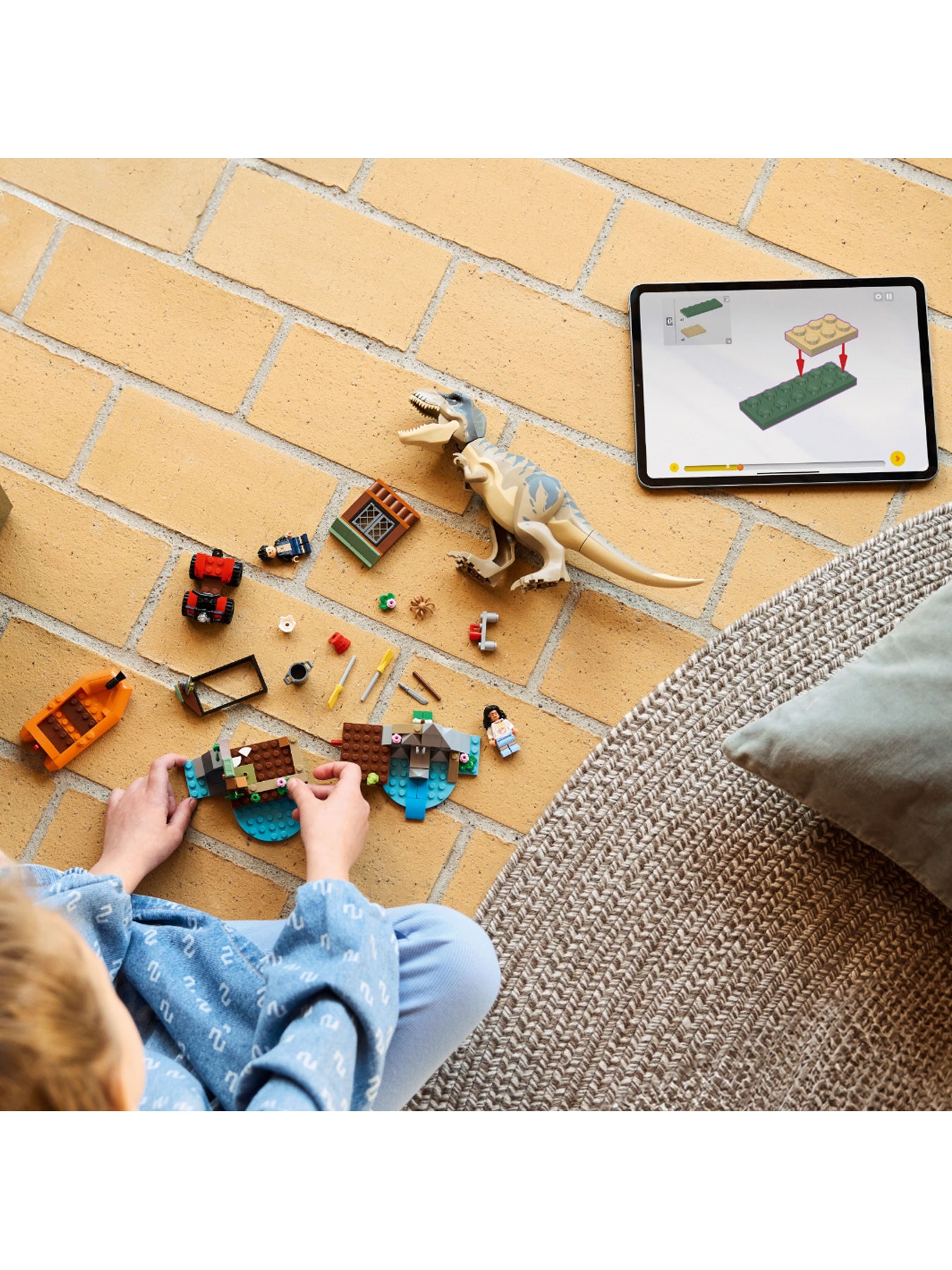 Jurassic World T. rex River Escape Toy 76975