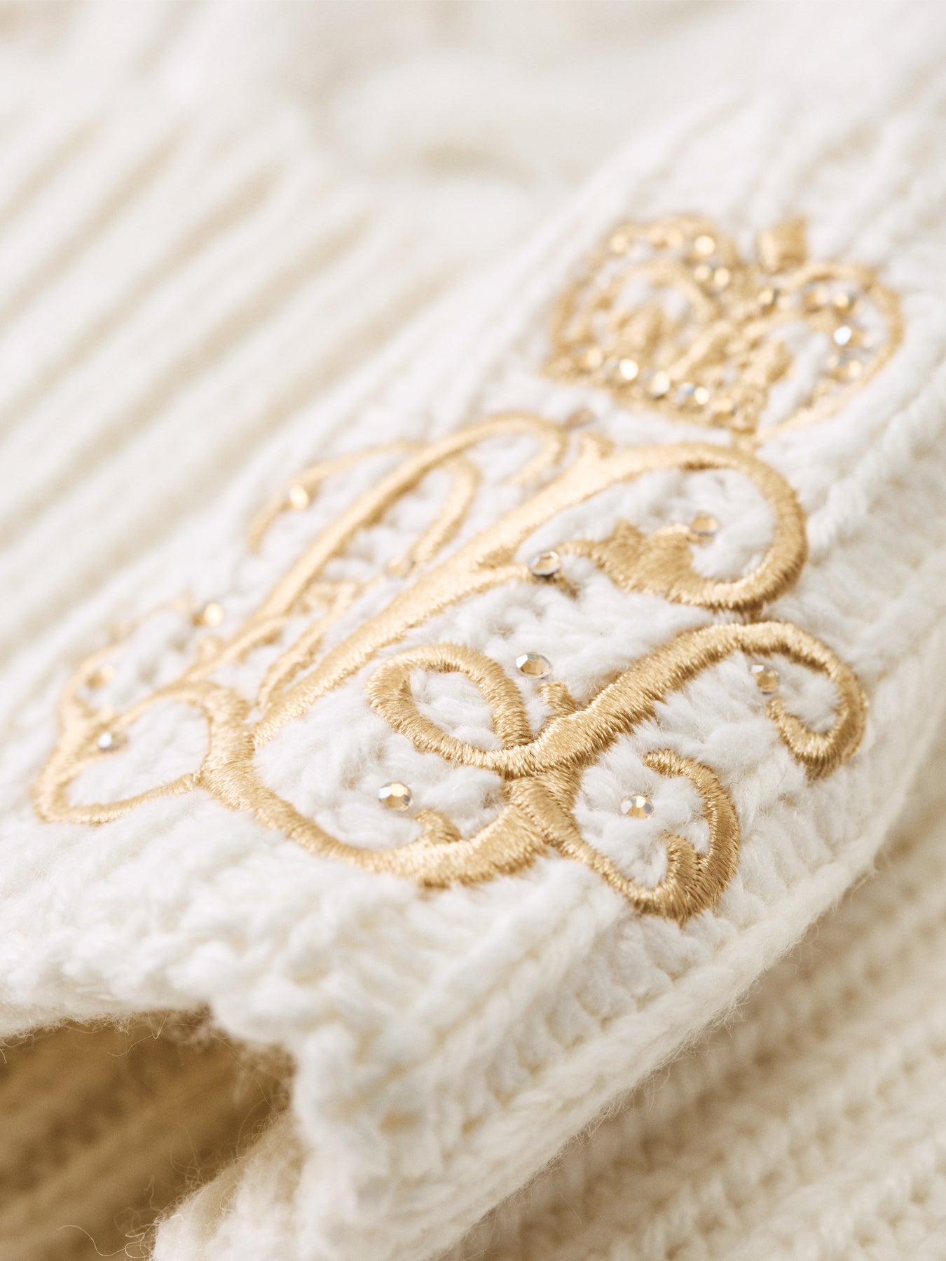 Crest Cable Knit Hat Black