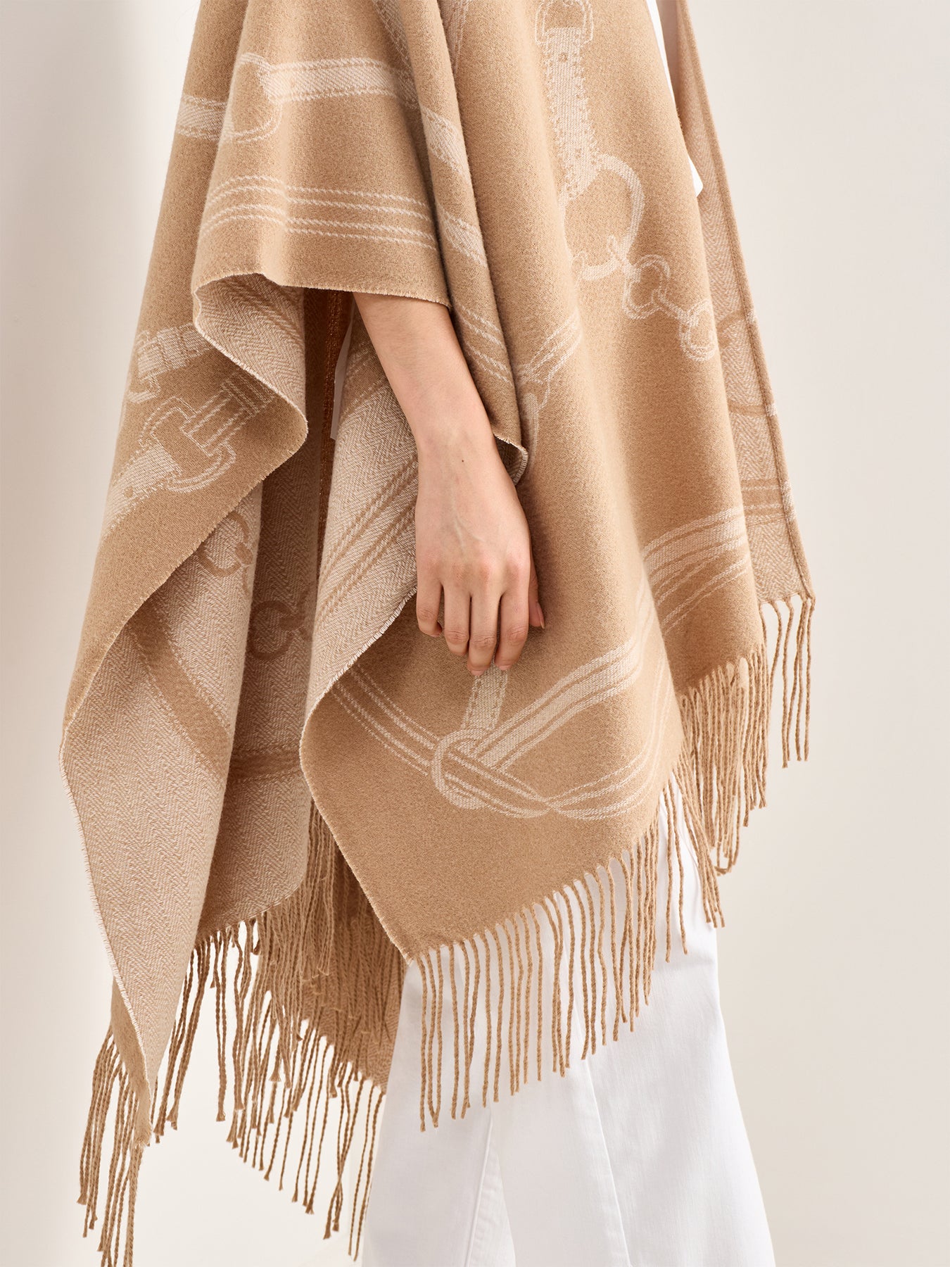Jacquard Cape Cream