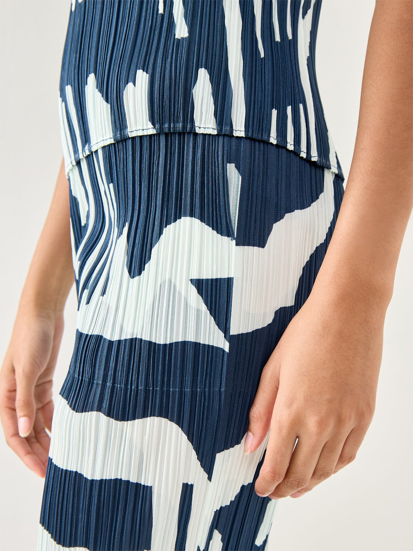 Pleats Refraction Print Slim Leg Pants