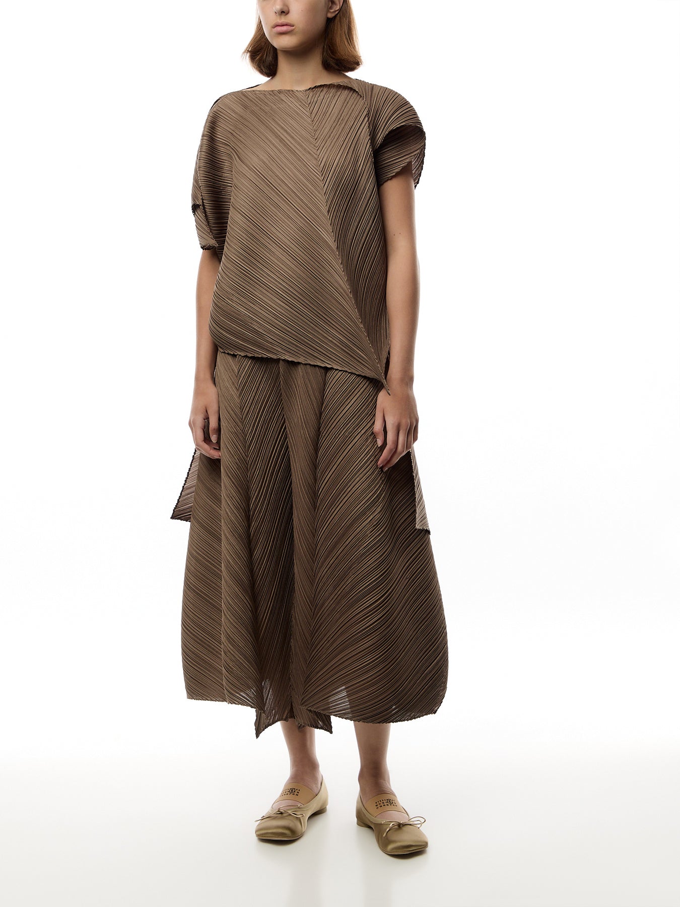 Pleats Sculptural Flare Grayish Brown Top