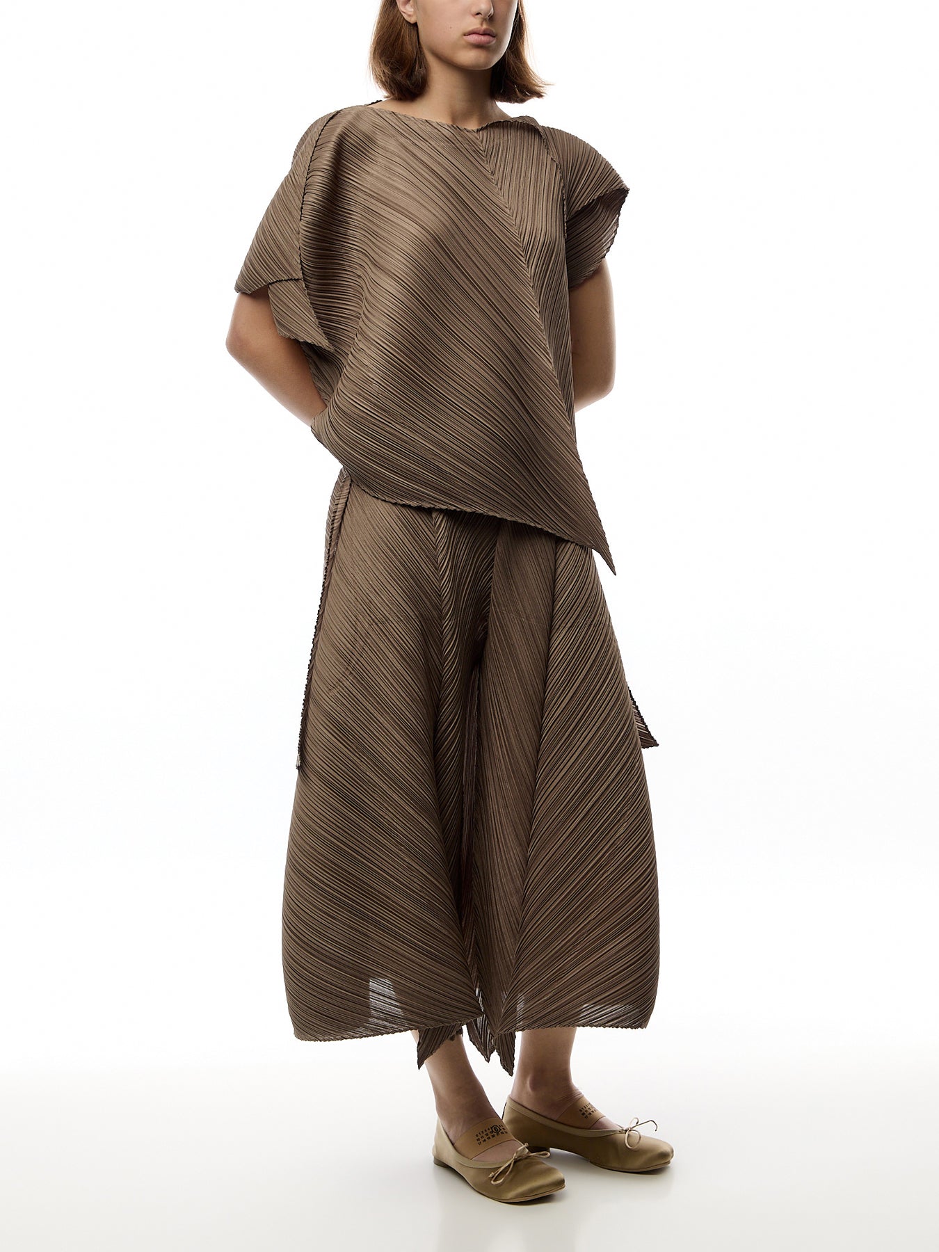 Pleats Sculptural Flare Grayish Brown Pants