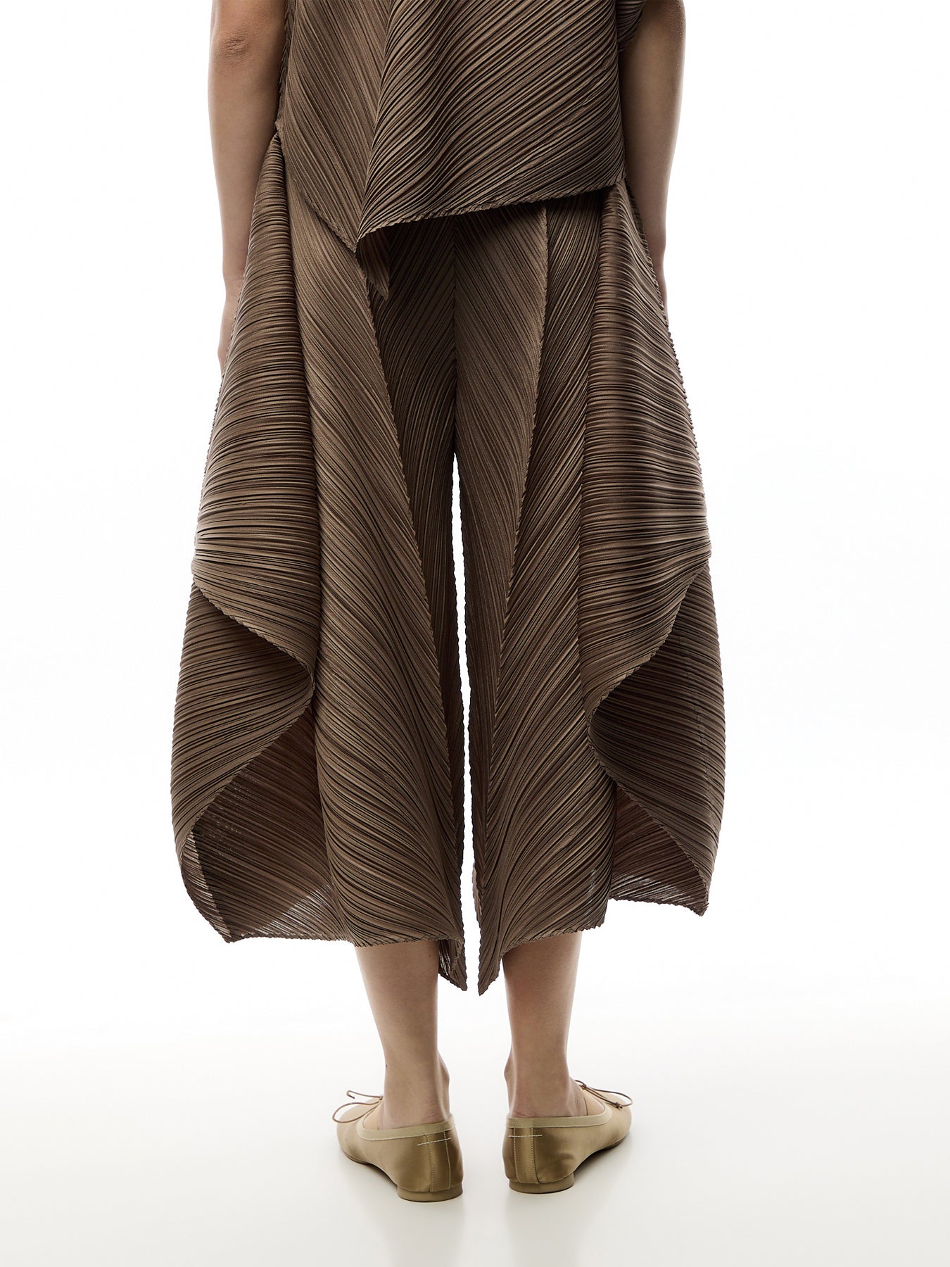 Pleats Sculptural Flare Grayish Brown Pants