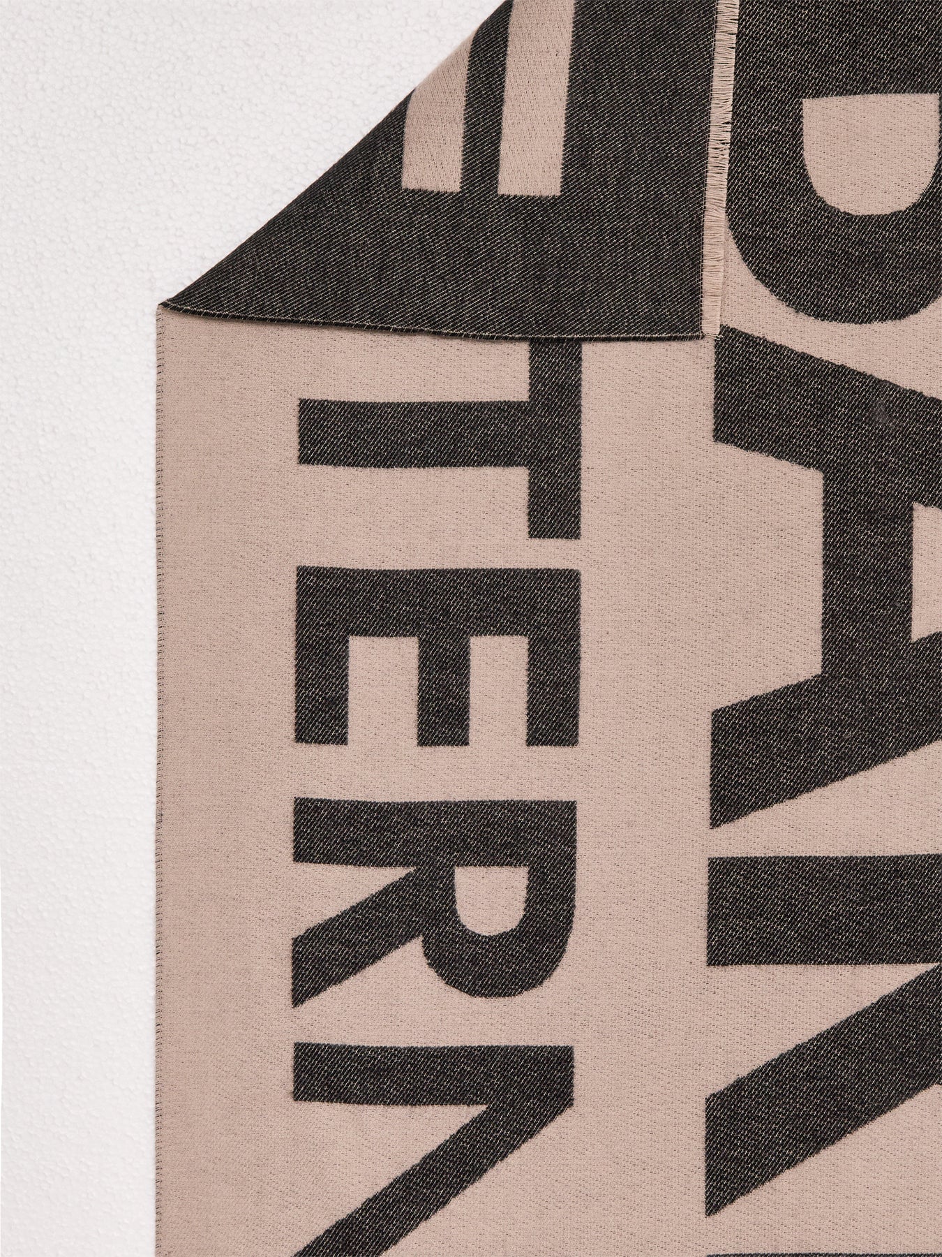 Milla Logo Scarf Oat Black