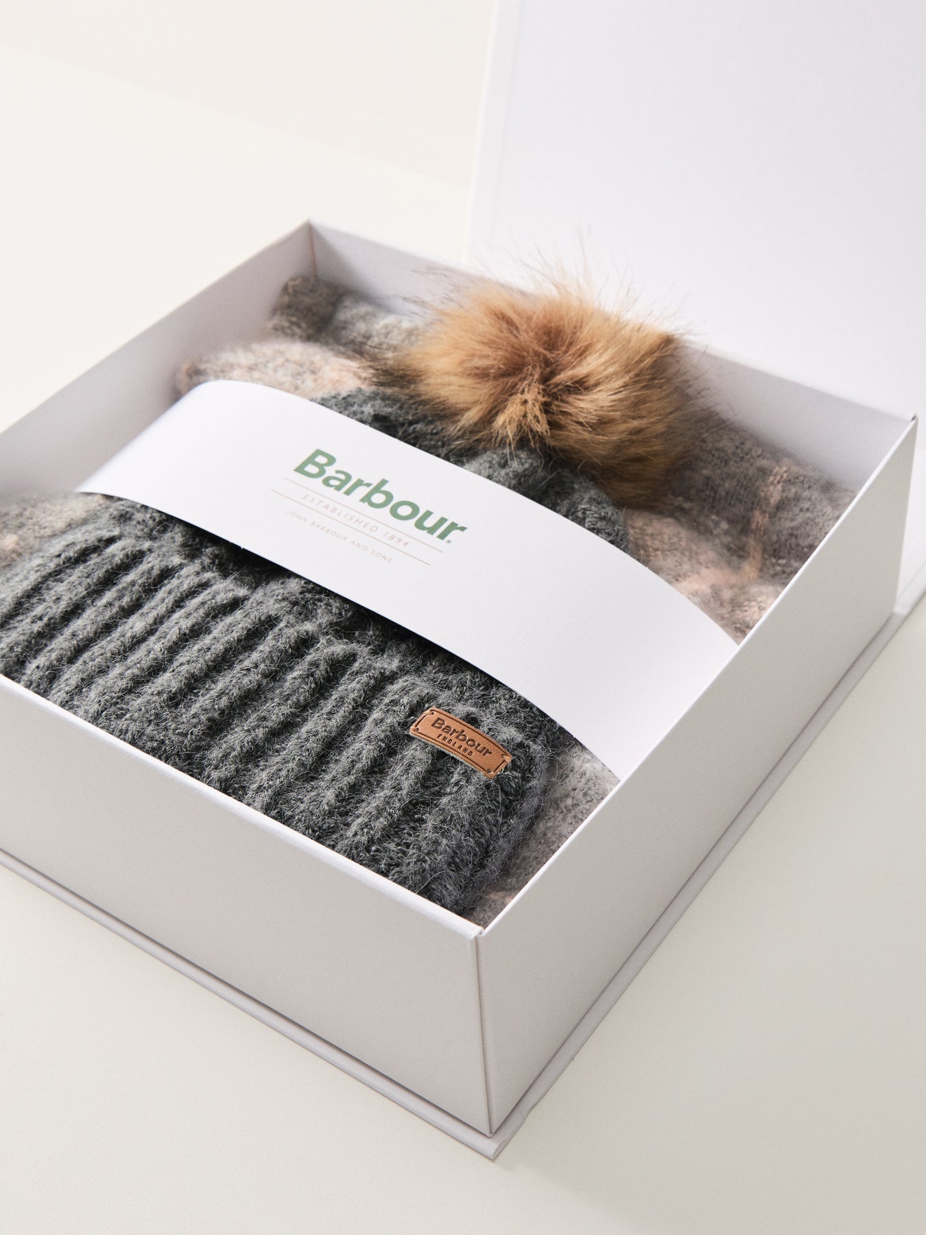 Saltburn Beanie and Scarf Set Grey Rose