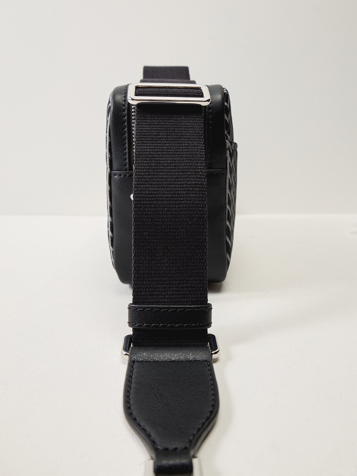 Bryant 2000 Signature MD Double Zip Chain Camera Crossbody