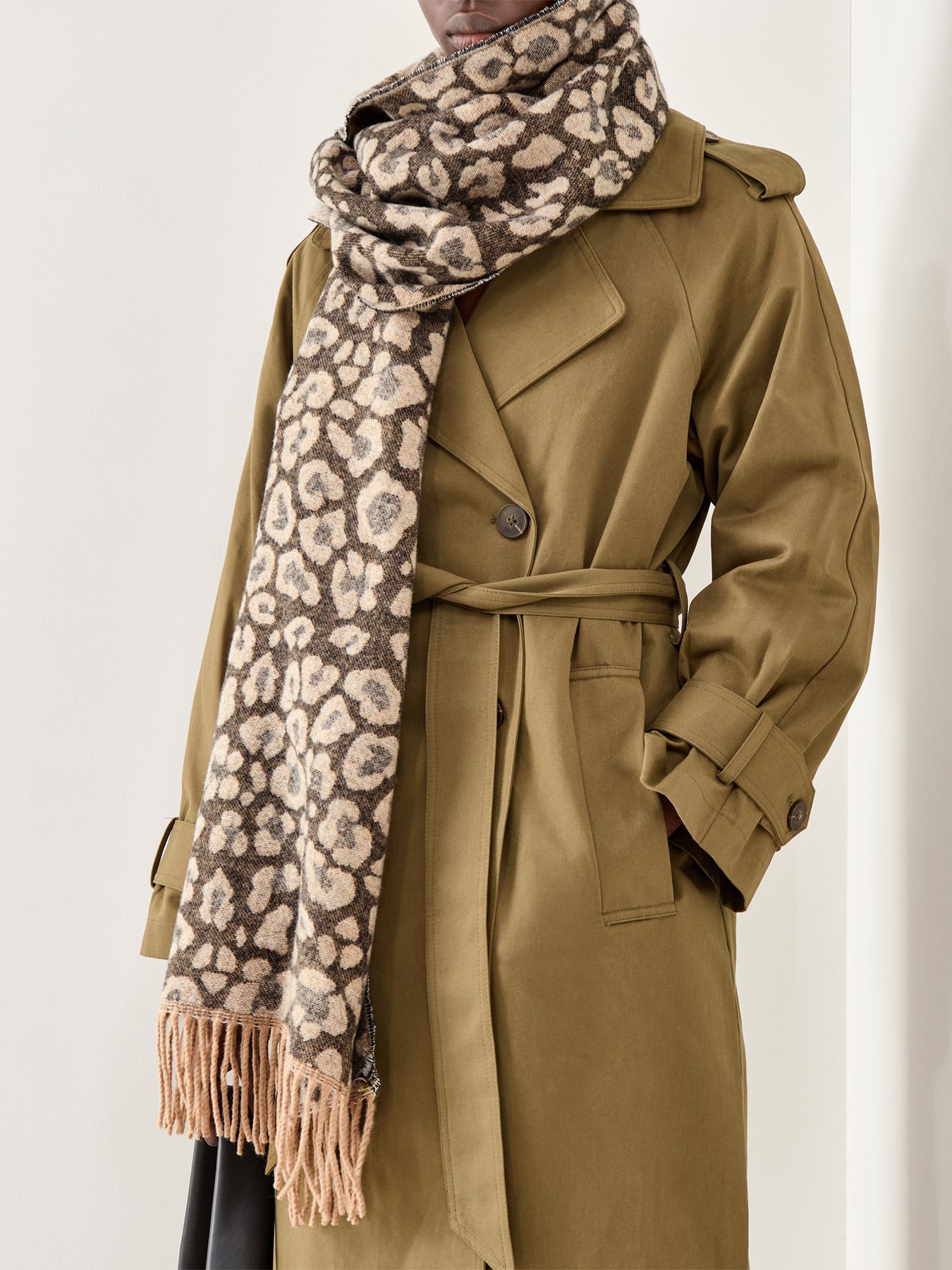 Jira Leopard Scarf Beige