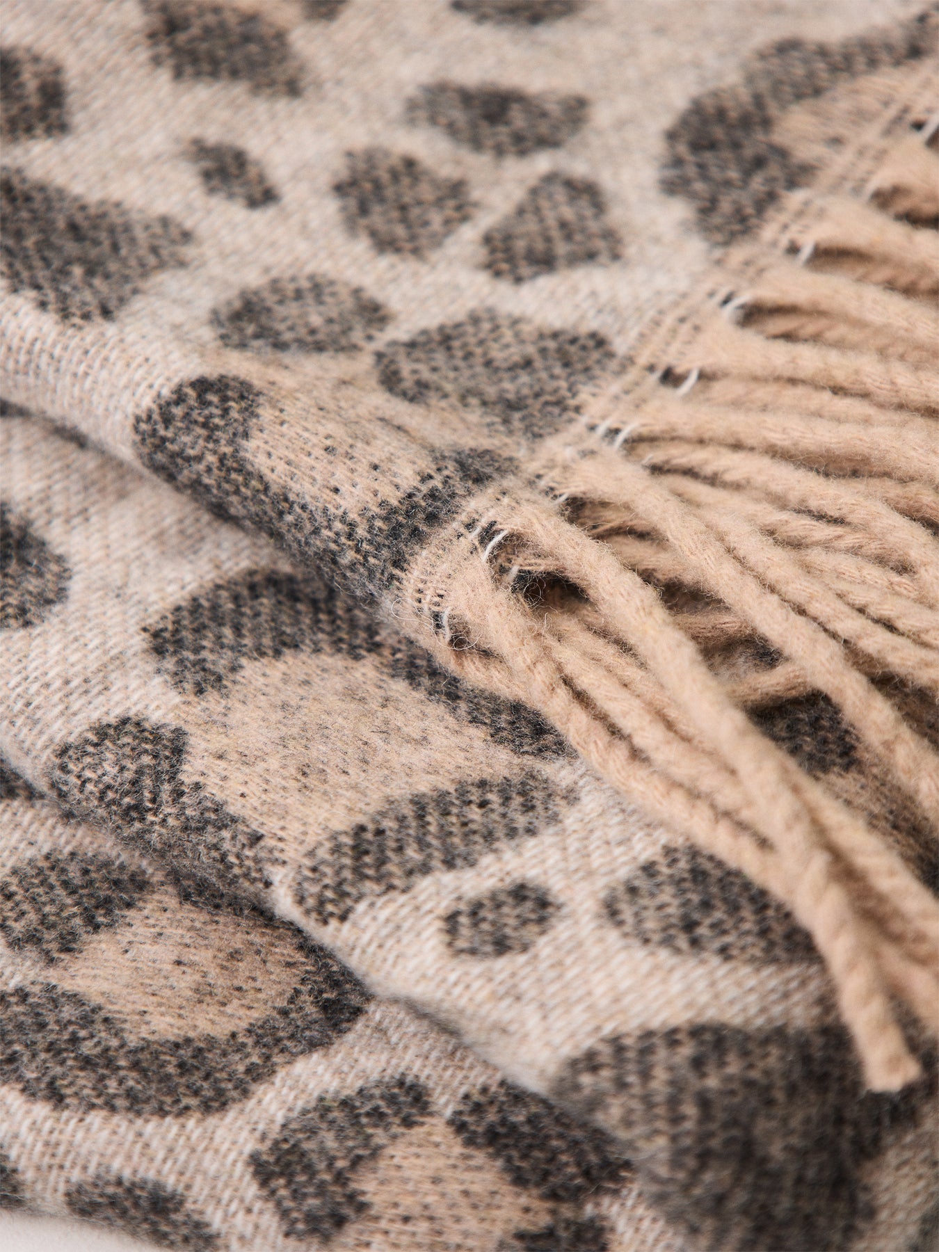 Jira Leopard Scarf Beige
