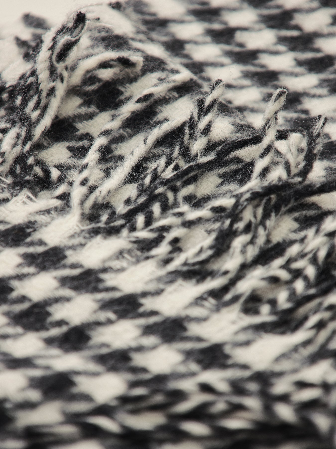 Jira Dogtooth Scarf Black