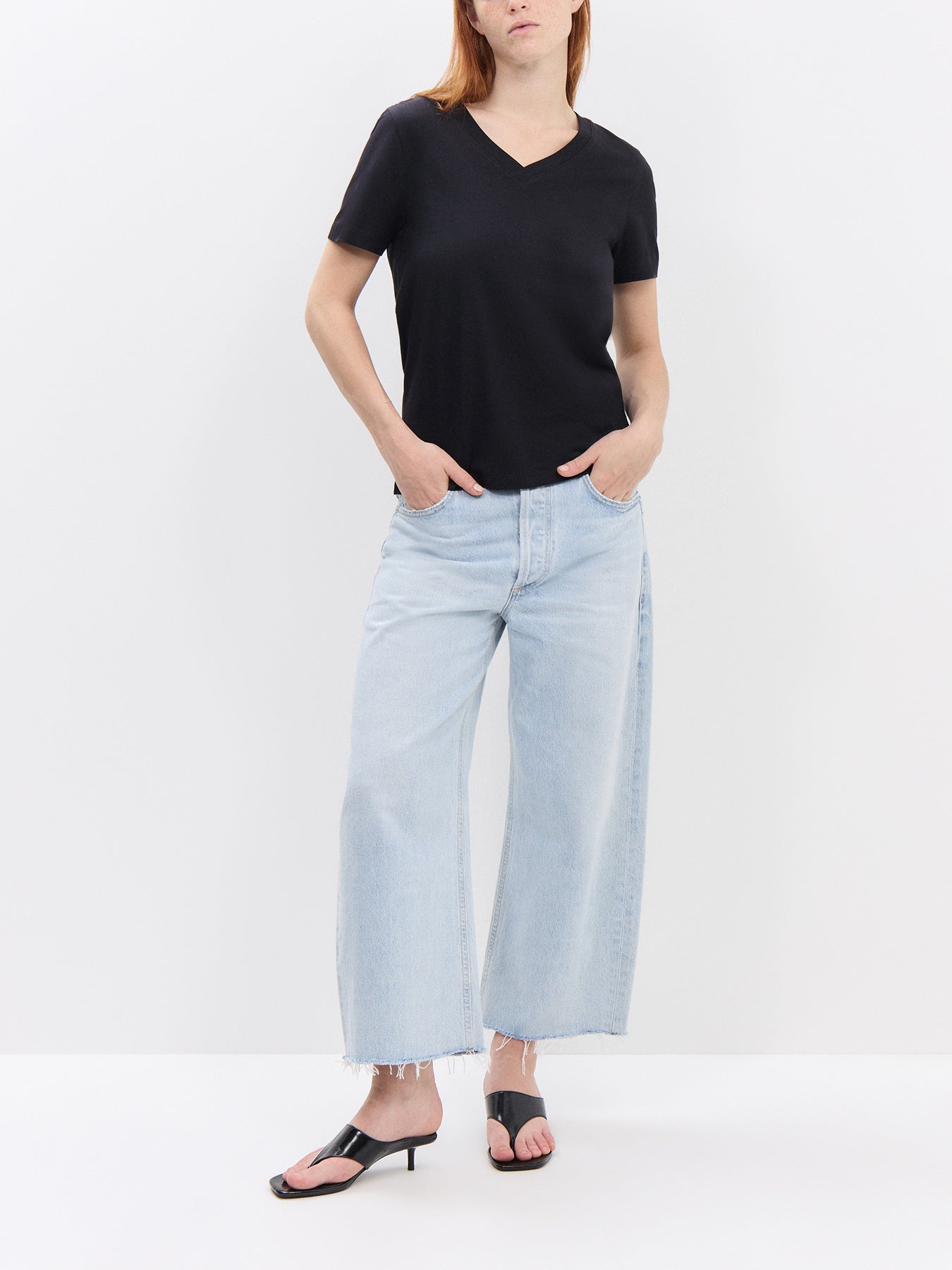 Essential Short Sleeves V-neck Tee