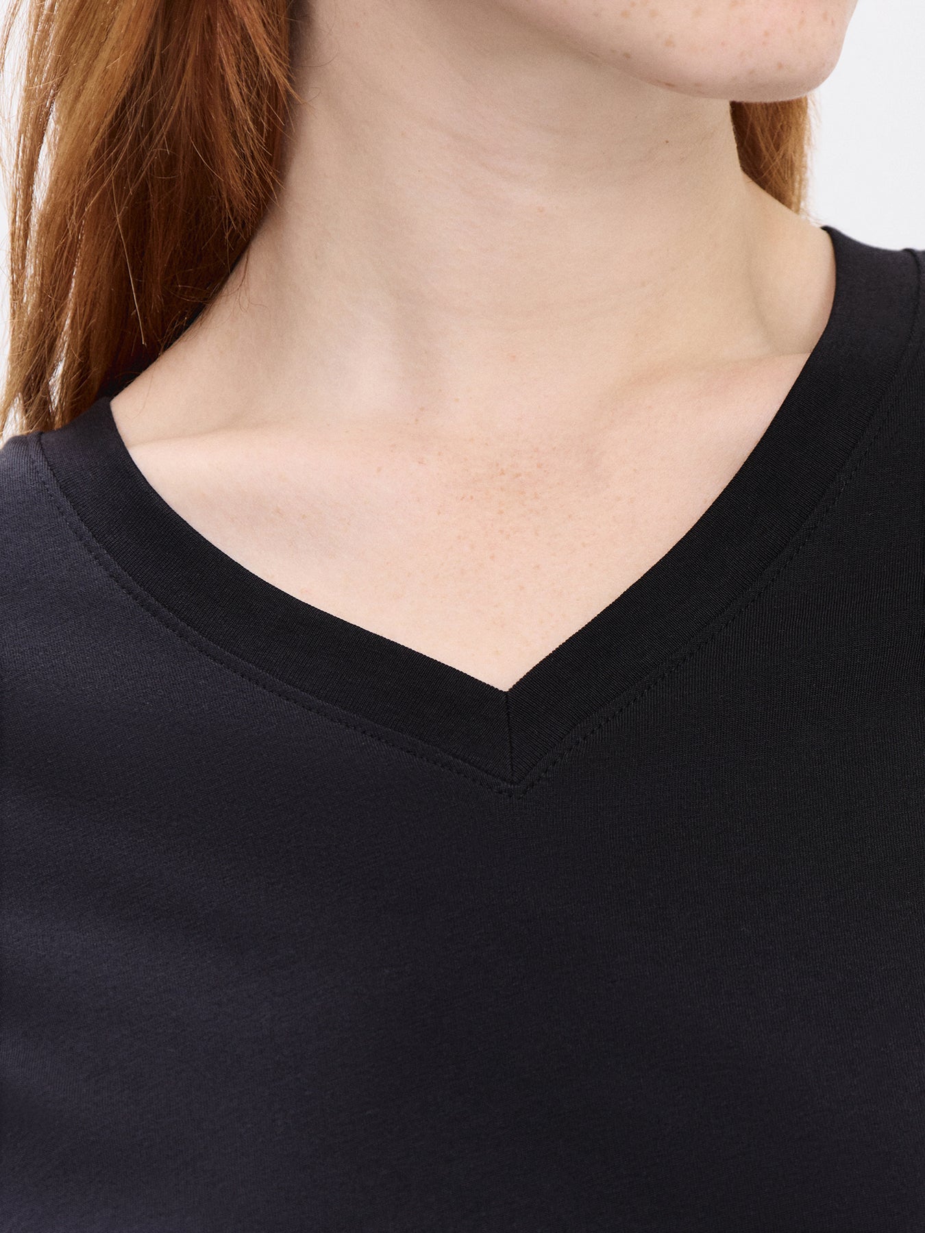 Essential Short Sleeves V-neck Tee