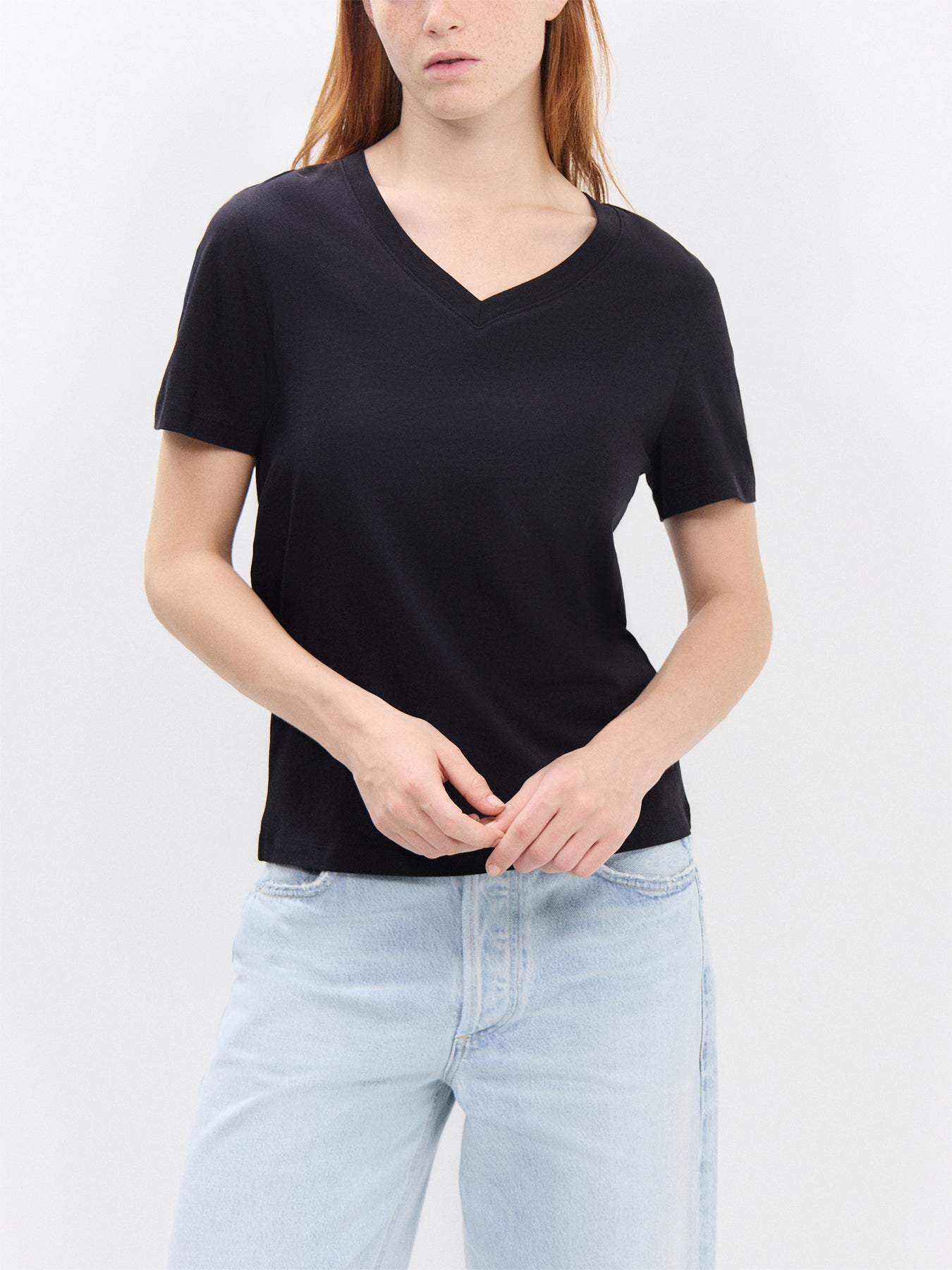 Essential Short Sleeves V-neck Tee