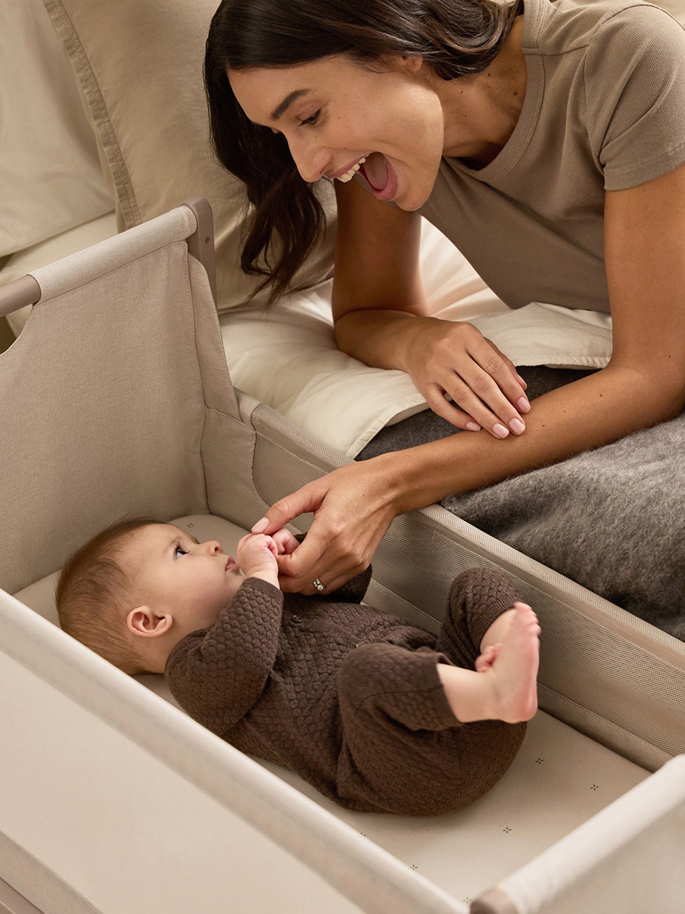 SnuzPod 5 Bedside Crib White
