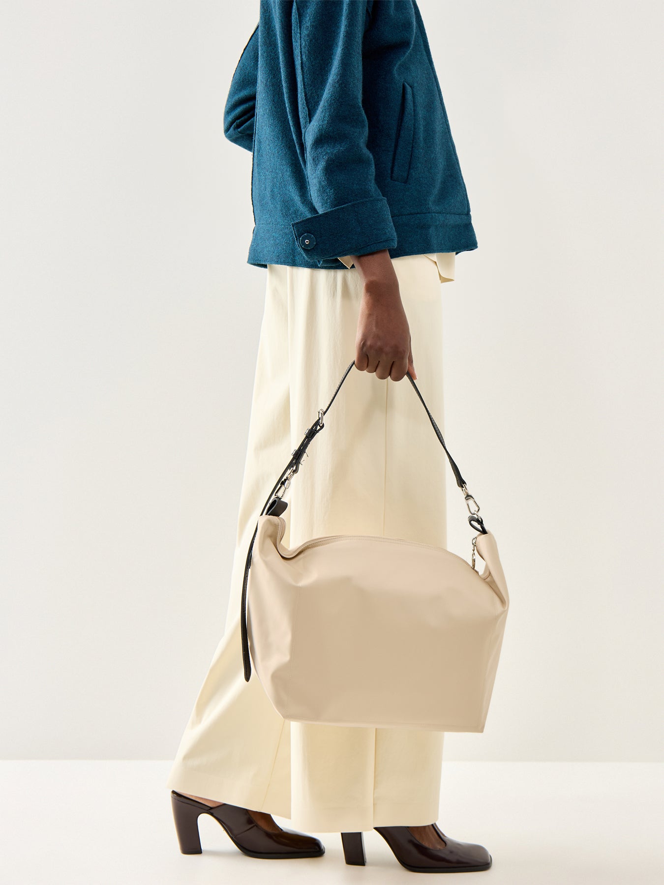 Le Slouchy T Hobo Bag Medium Ivory