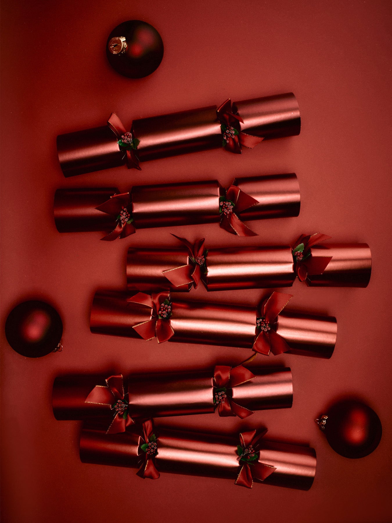 Crimson Christmas 13in Cracker Set of 6