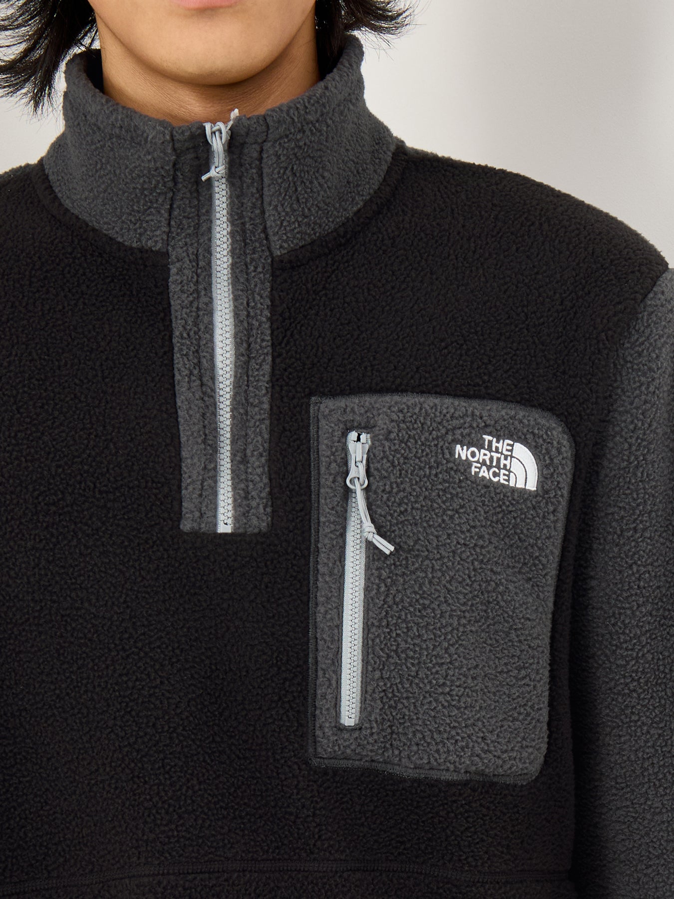 Yumiori Quarter Zip Black