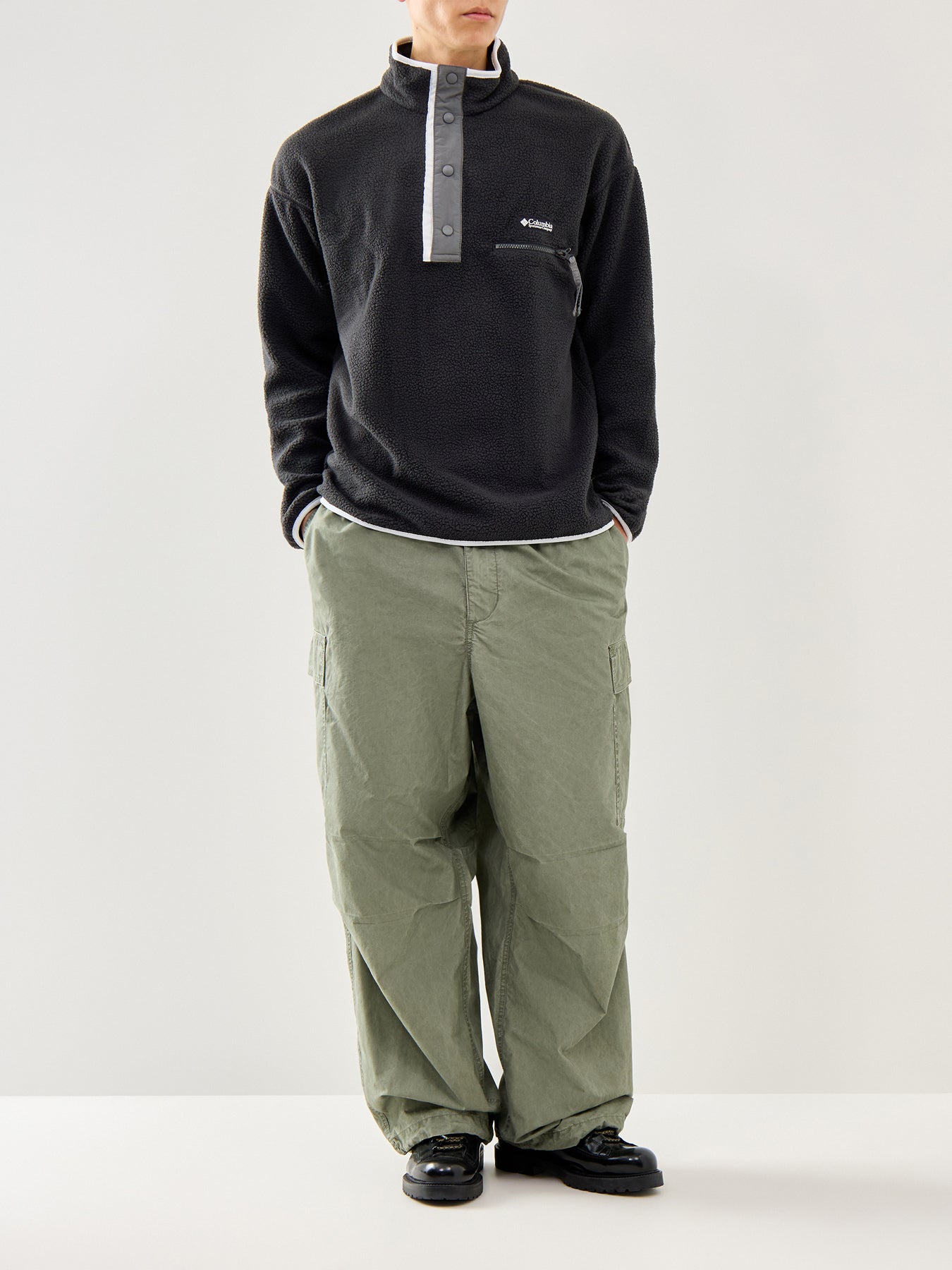 Helvetia Half Snap Black