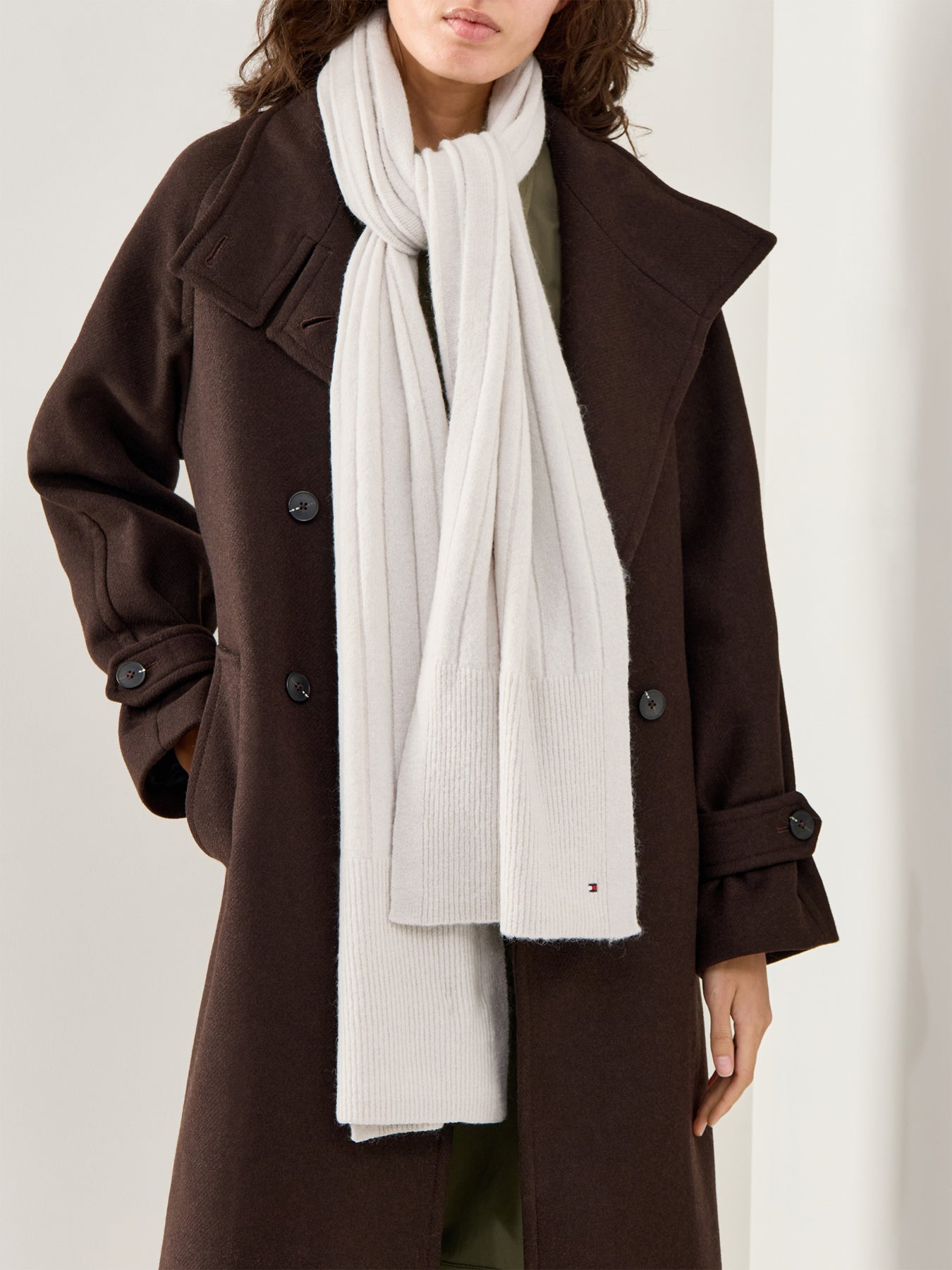 TH Flag Fluffy Scarf Grey
