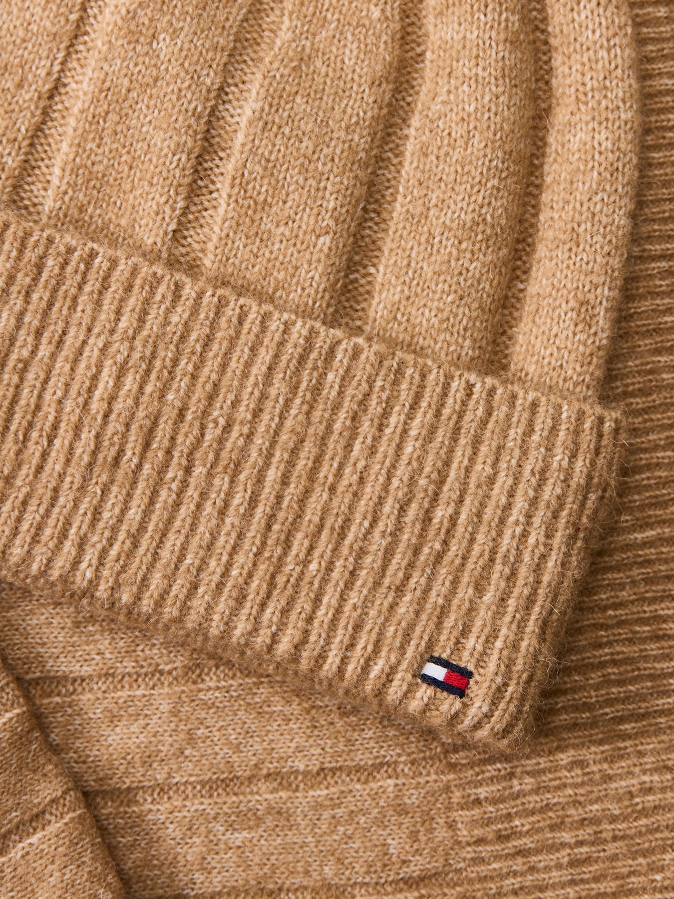 TH Flag Fluffy Beanie & Scarf Gift Set Beige