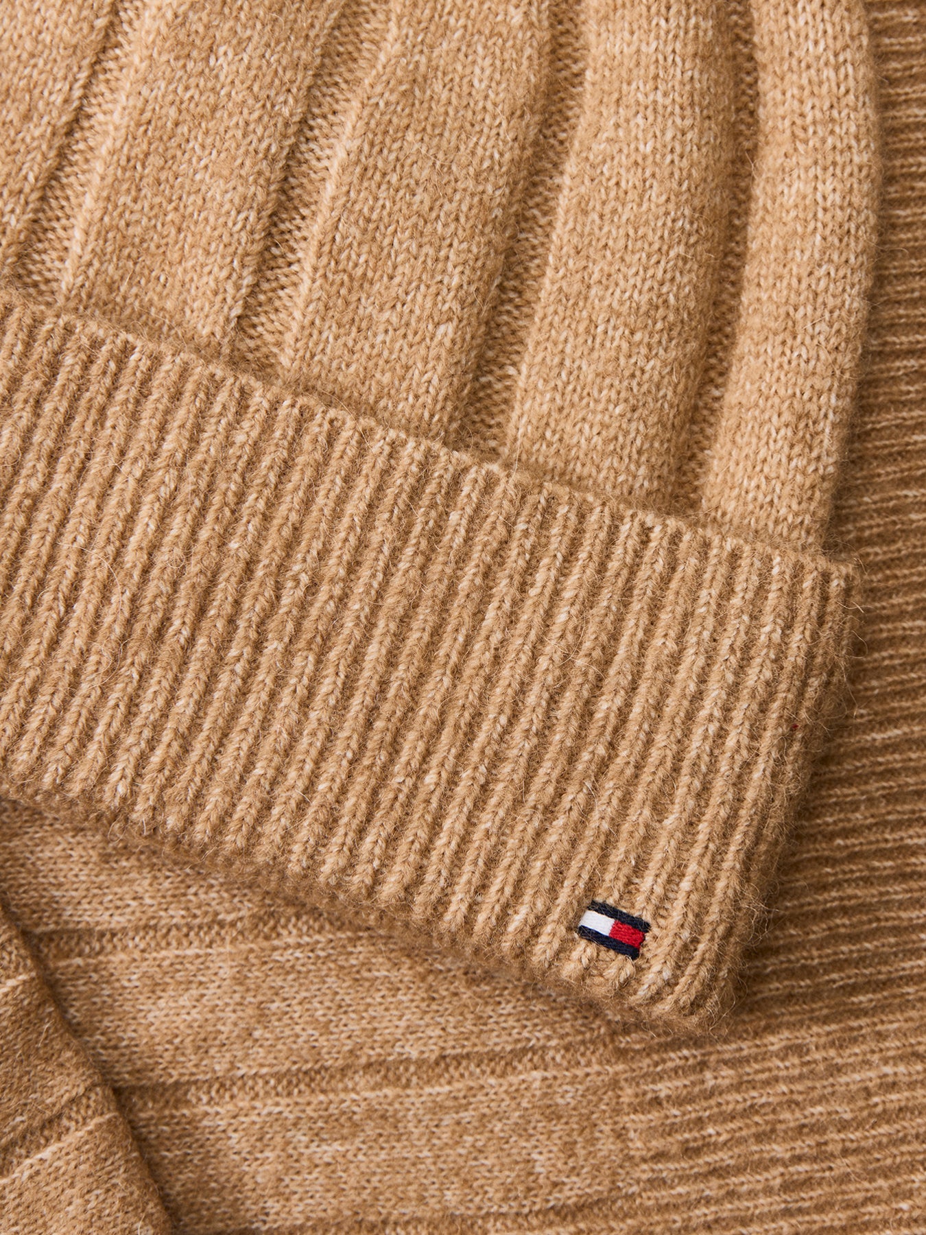TH Flag Fluffy Beanie & Scarf Gift Set Beige