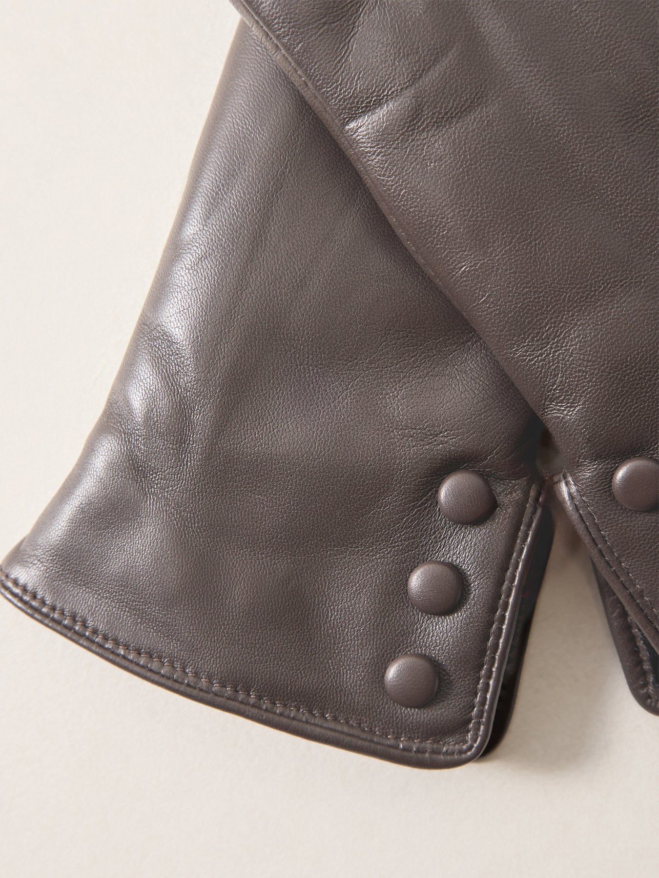 Agata Leather Side Buttons Gloves