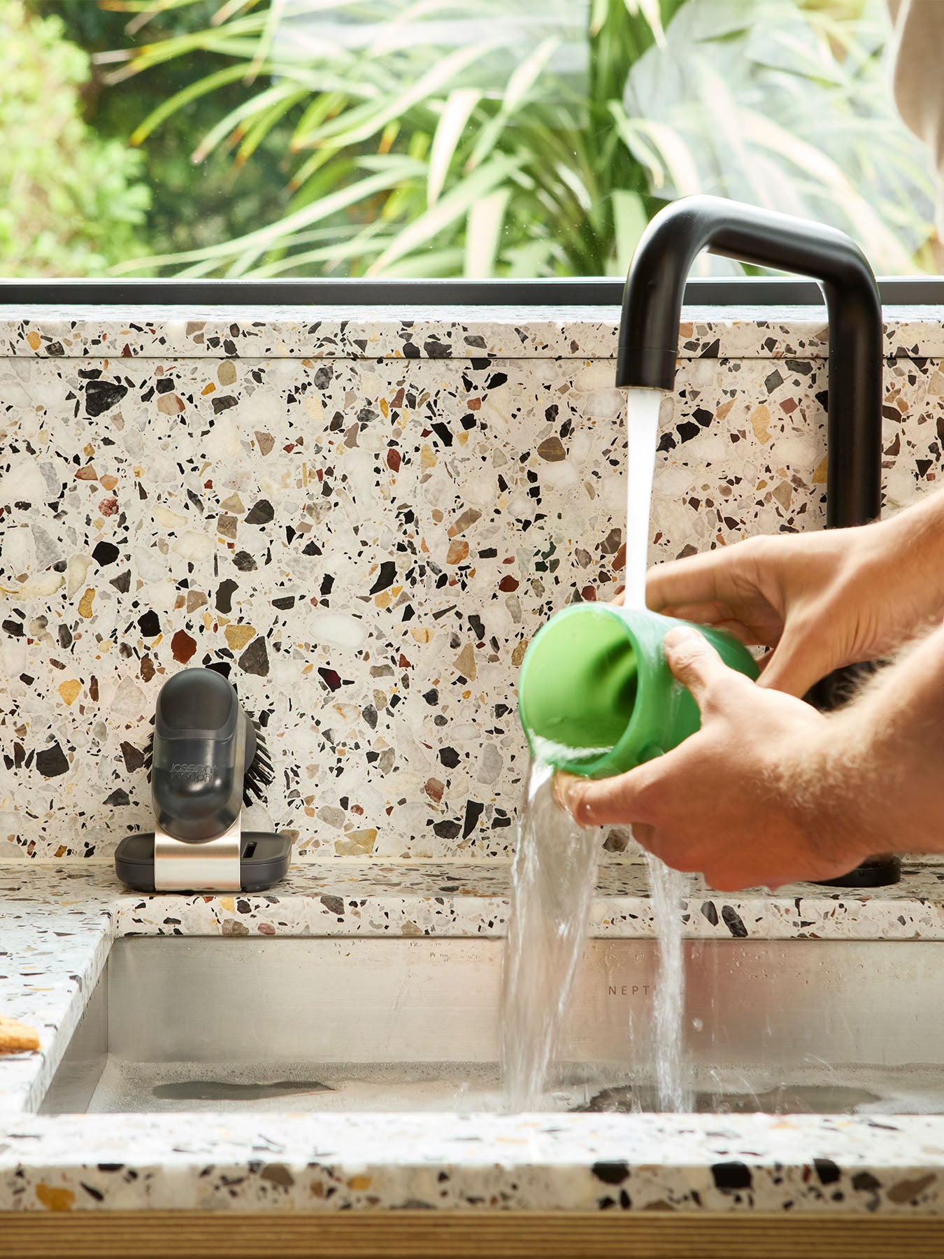 SinkTech Compact Soap Dispensing Washing Up Brush With Stand