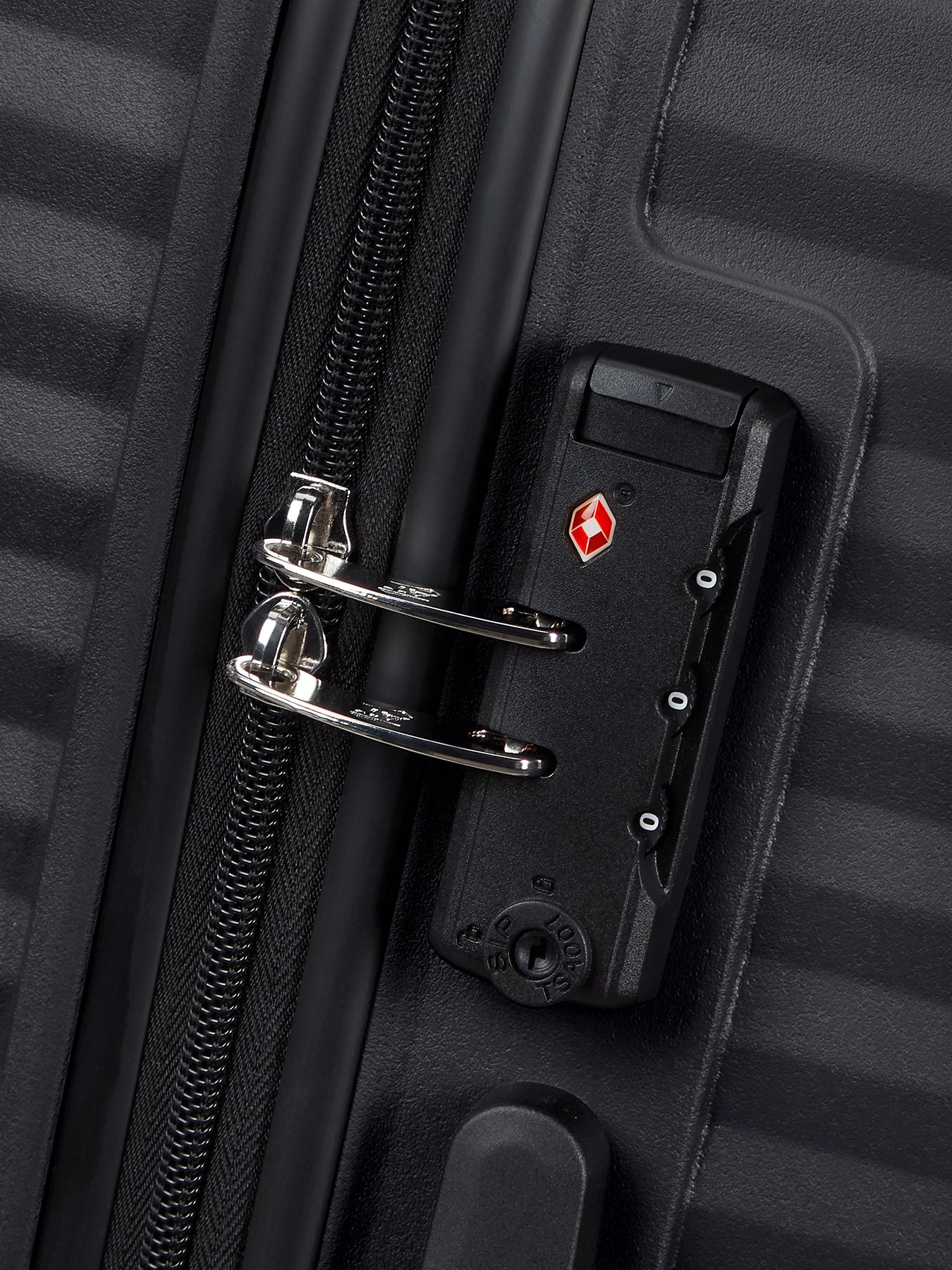 Spinner Medium Suitcase