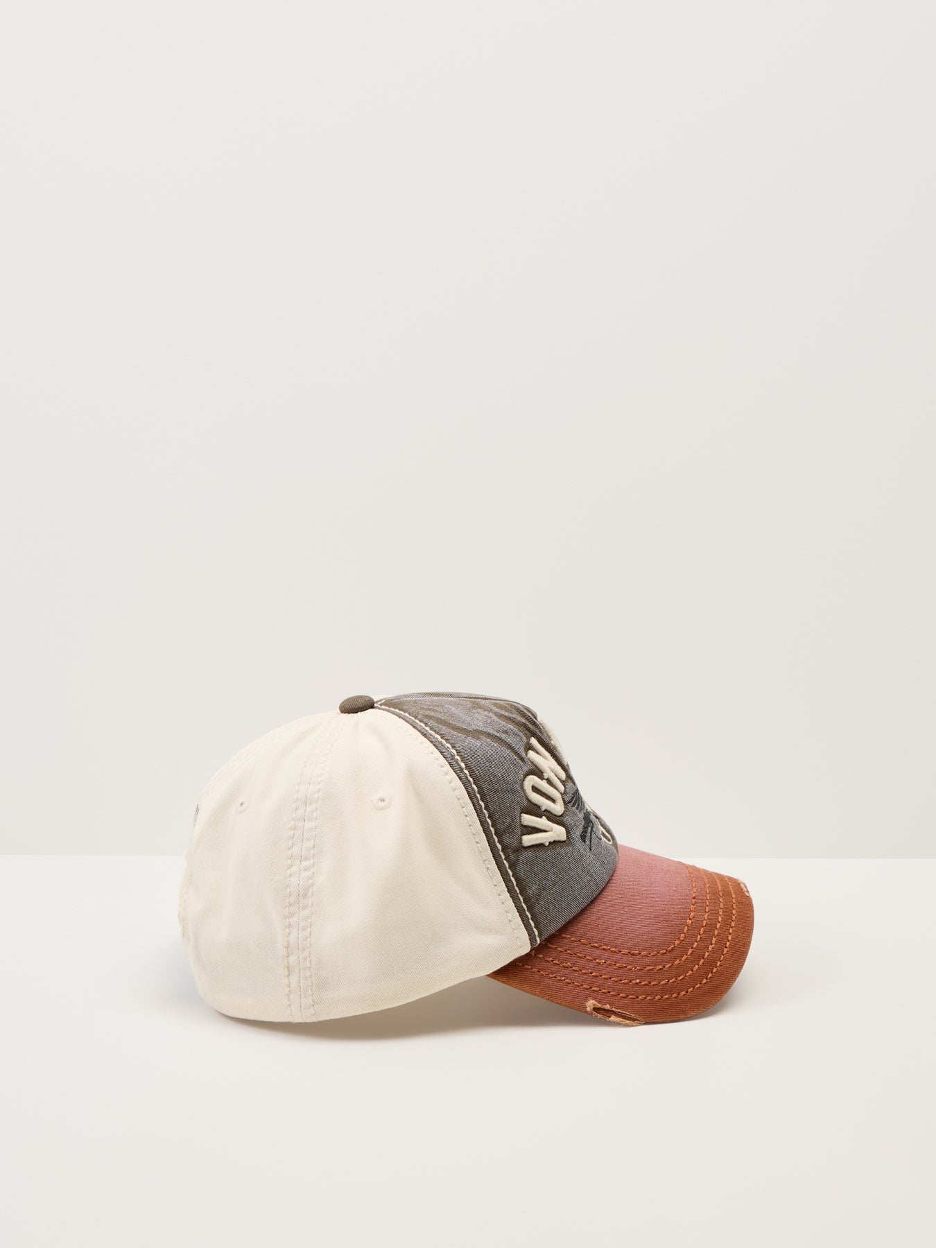 V Dutch Cap Xavier Skull 01