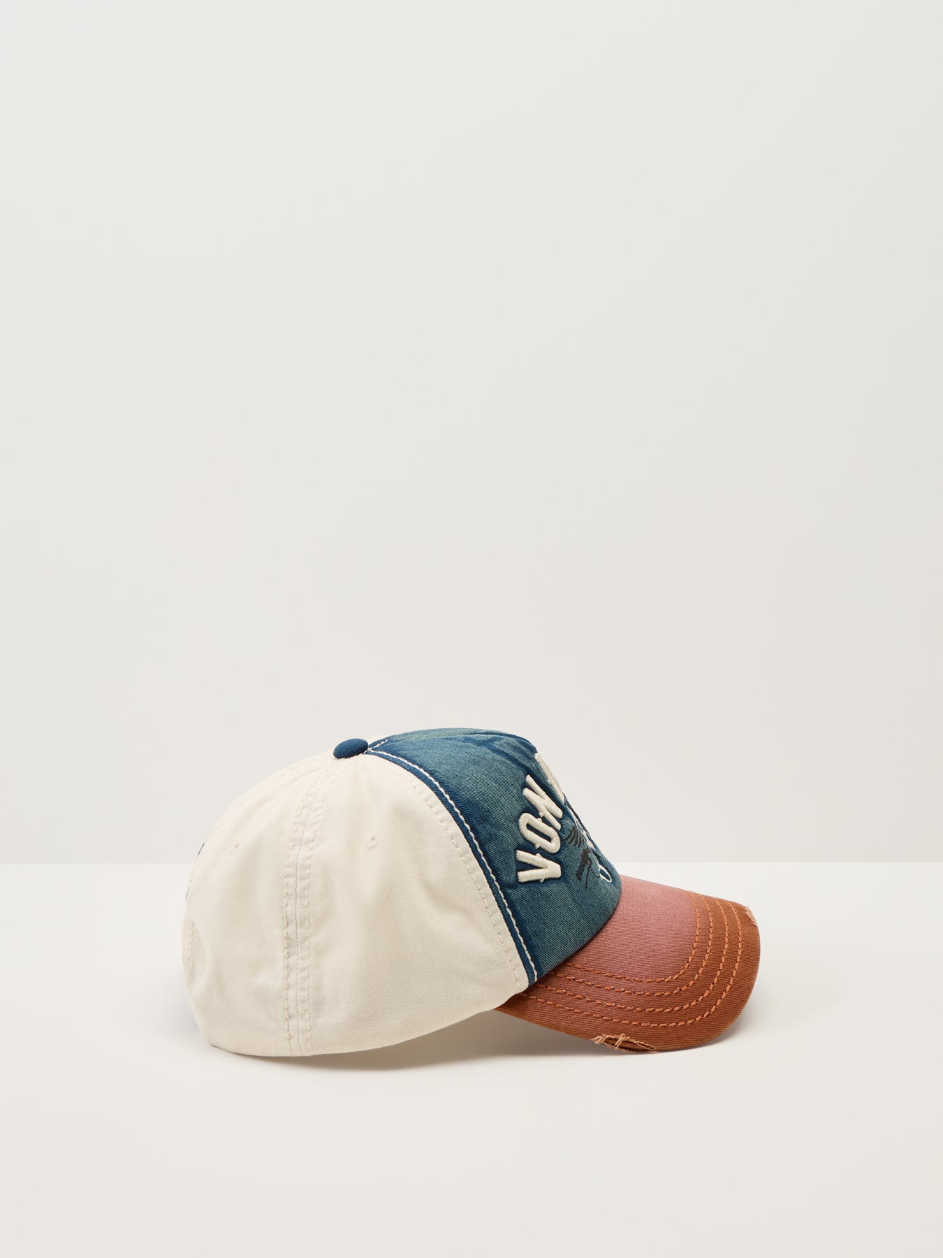 V Dutch Cap Xavier Skull 02