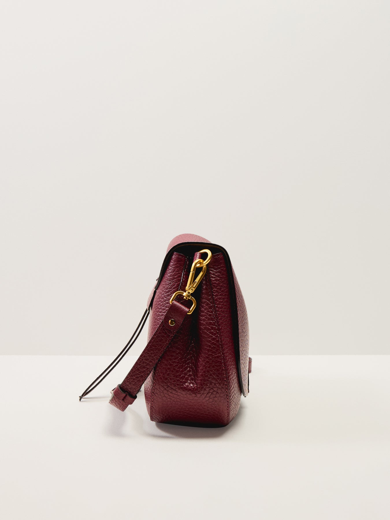 New Helena Round Crossbody Wine
