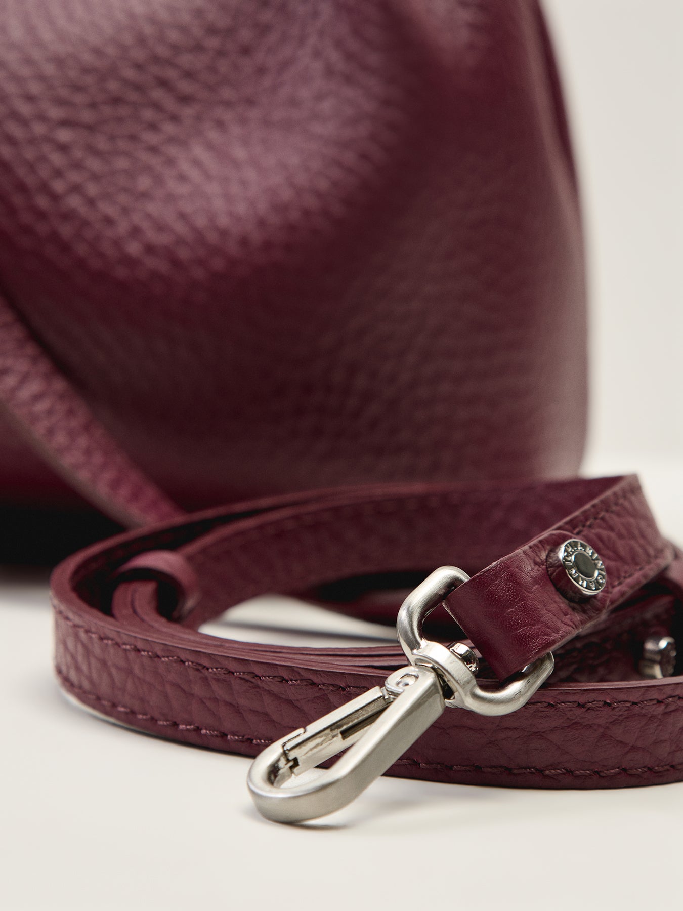 Dua Medium Leather Crossbody Bag Berry Wine