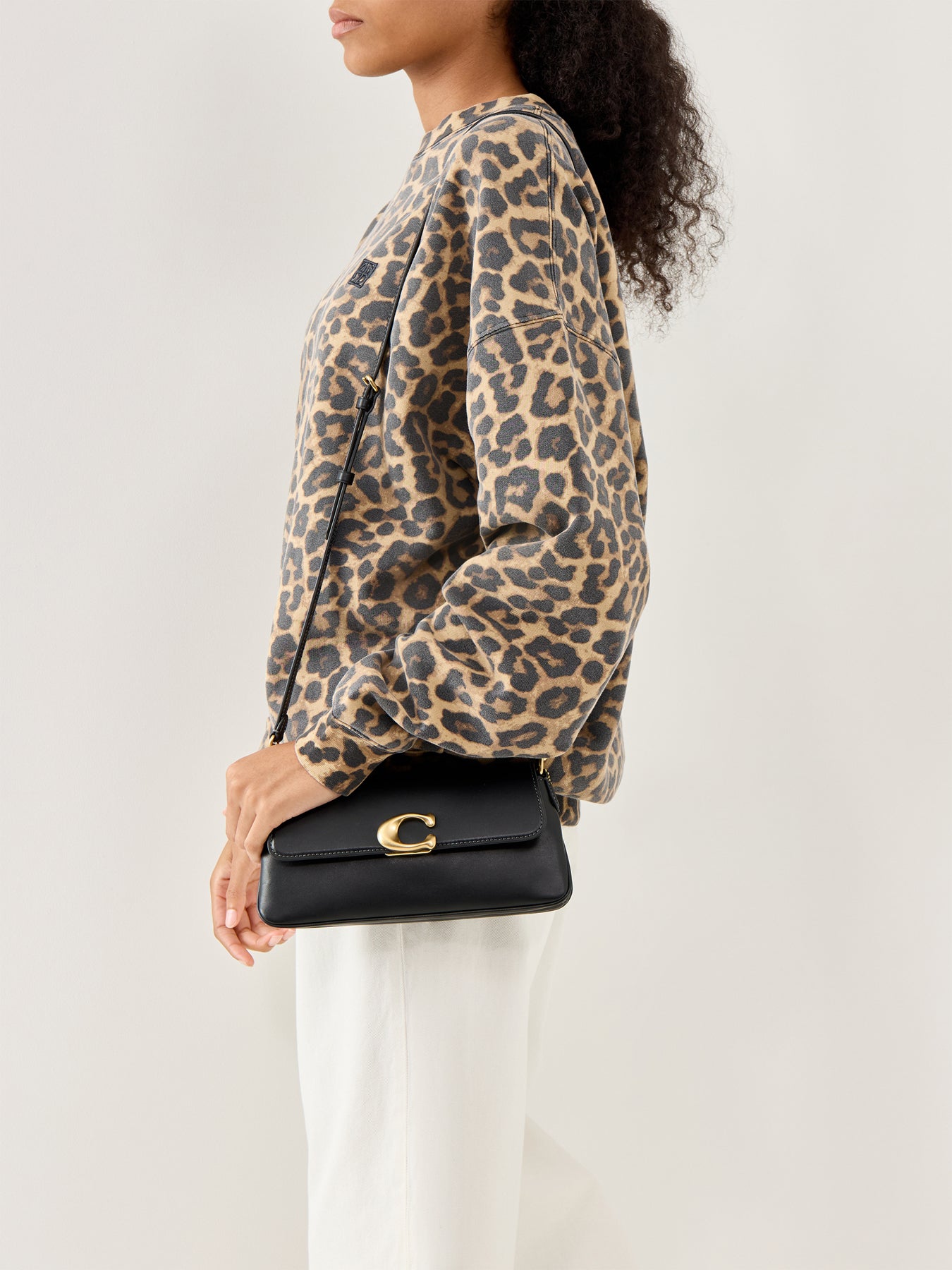 Refined Calf Leather Jet Shoulder Bag Black