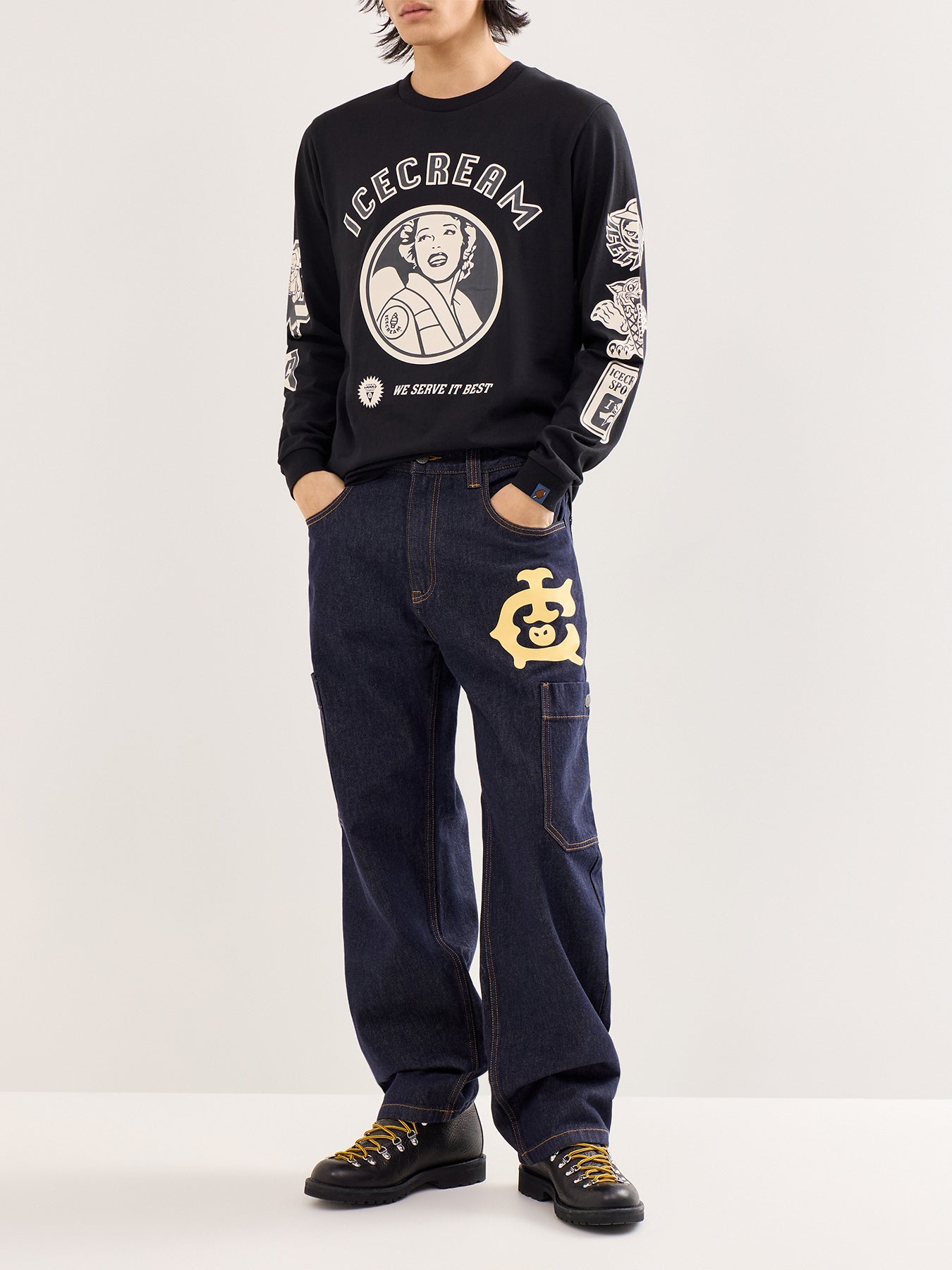 Graphic Long-Sleeve T-Shirt Black