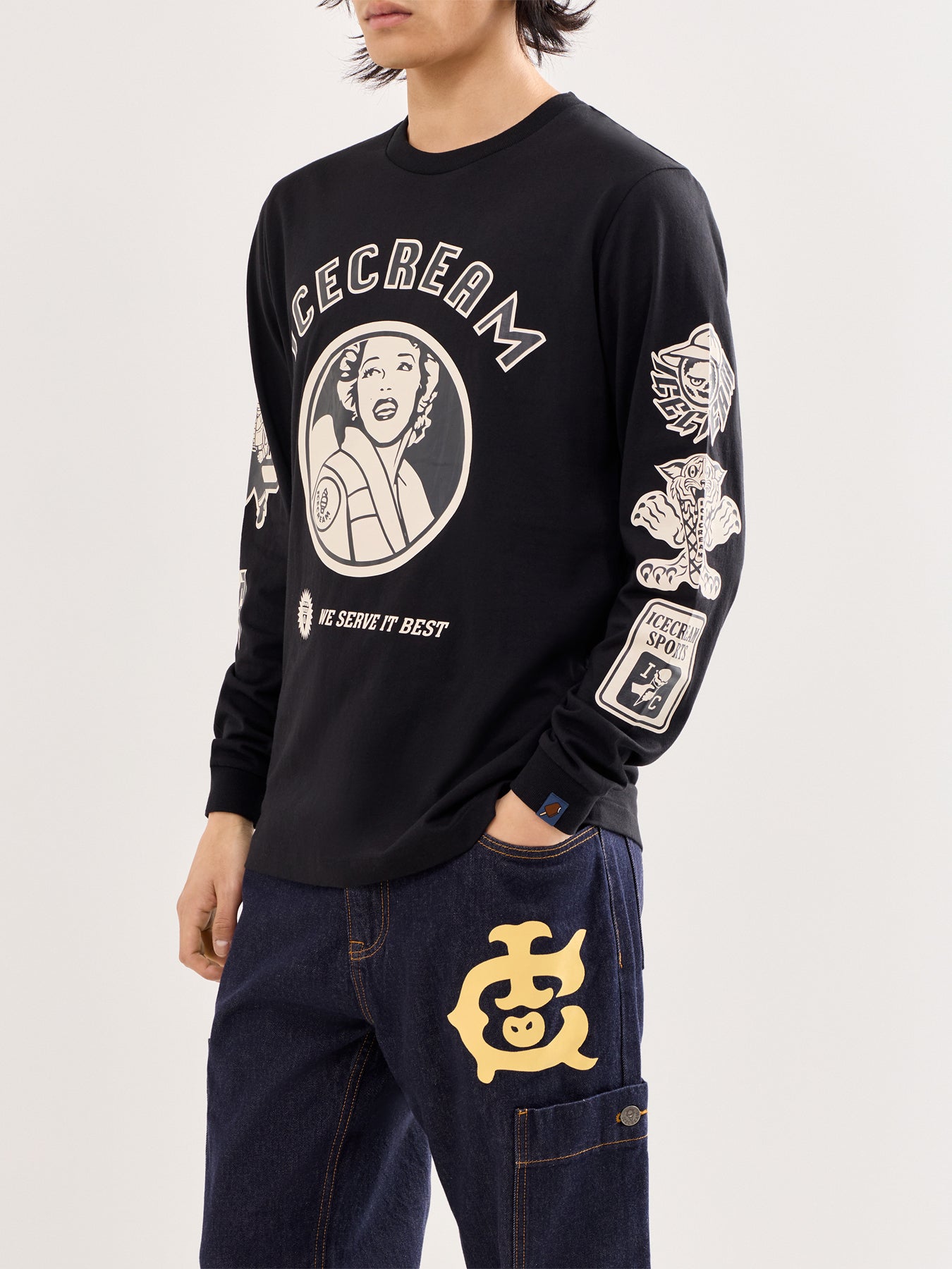 Graphic Long-Sleeve T-Shirt Black