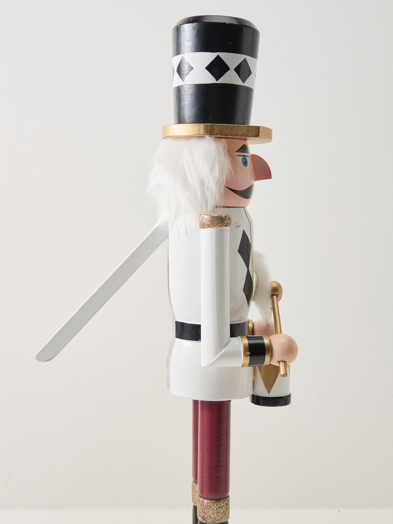 Nutcracker Pinewood Black & White