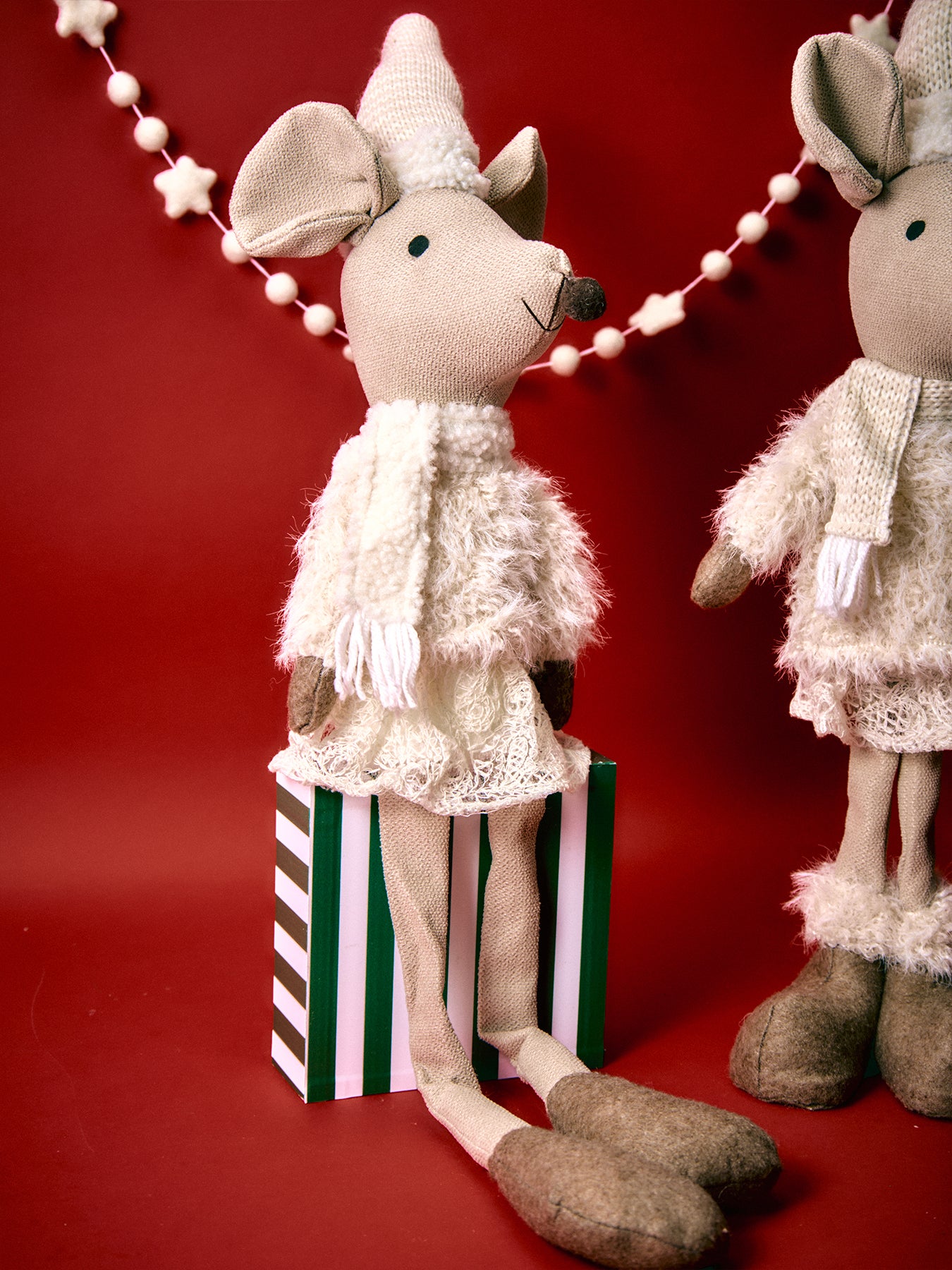 Festive Mouse with Dangling Legs