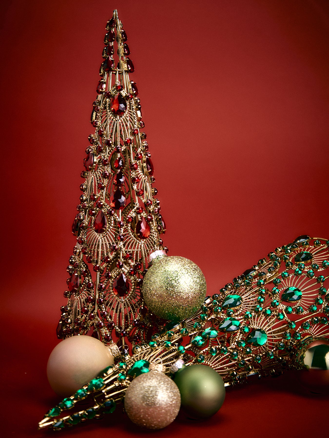 Red Jewel Wire Tree Ornament