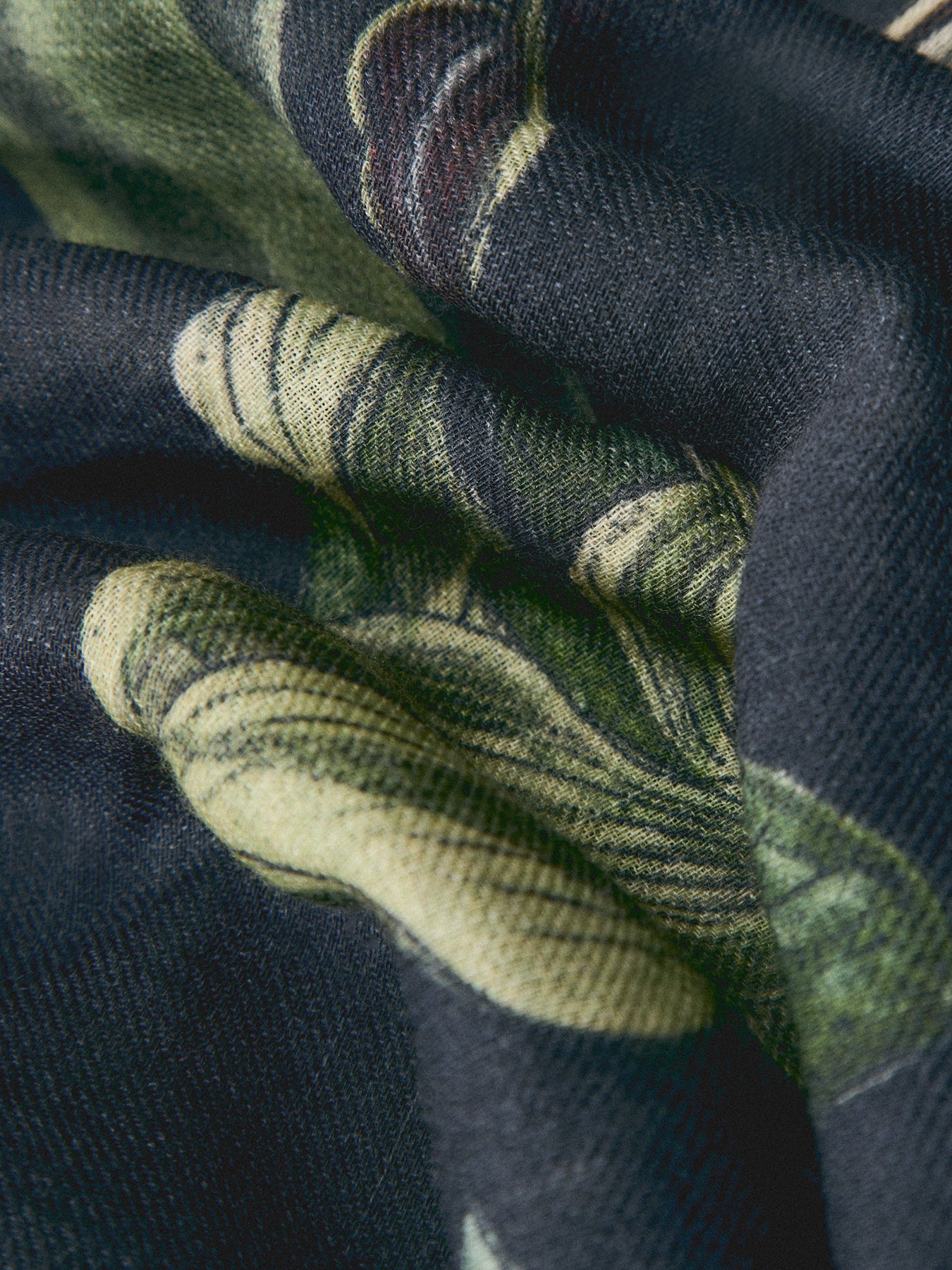 Orchid Black Wool Scarf