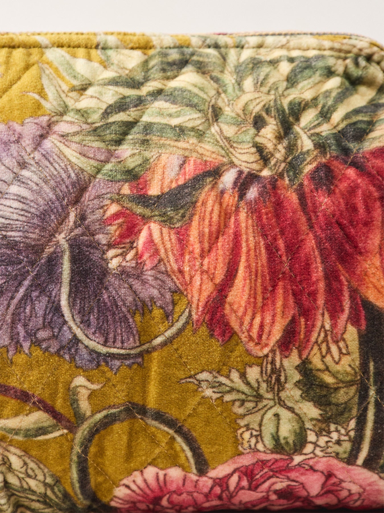 Primula Velvet Pouch Gold